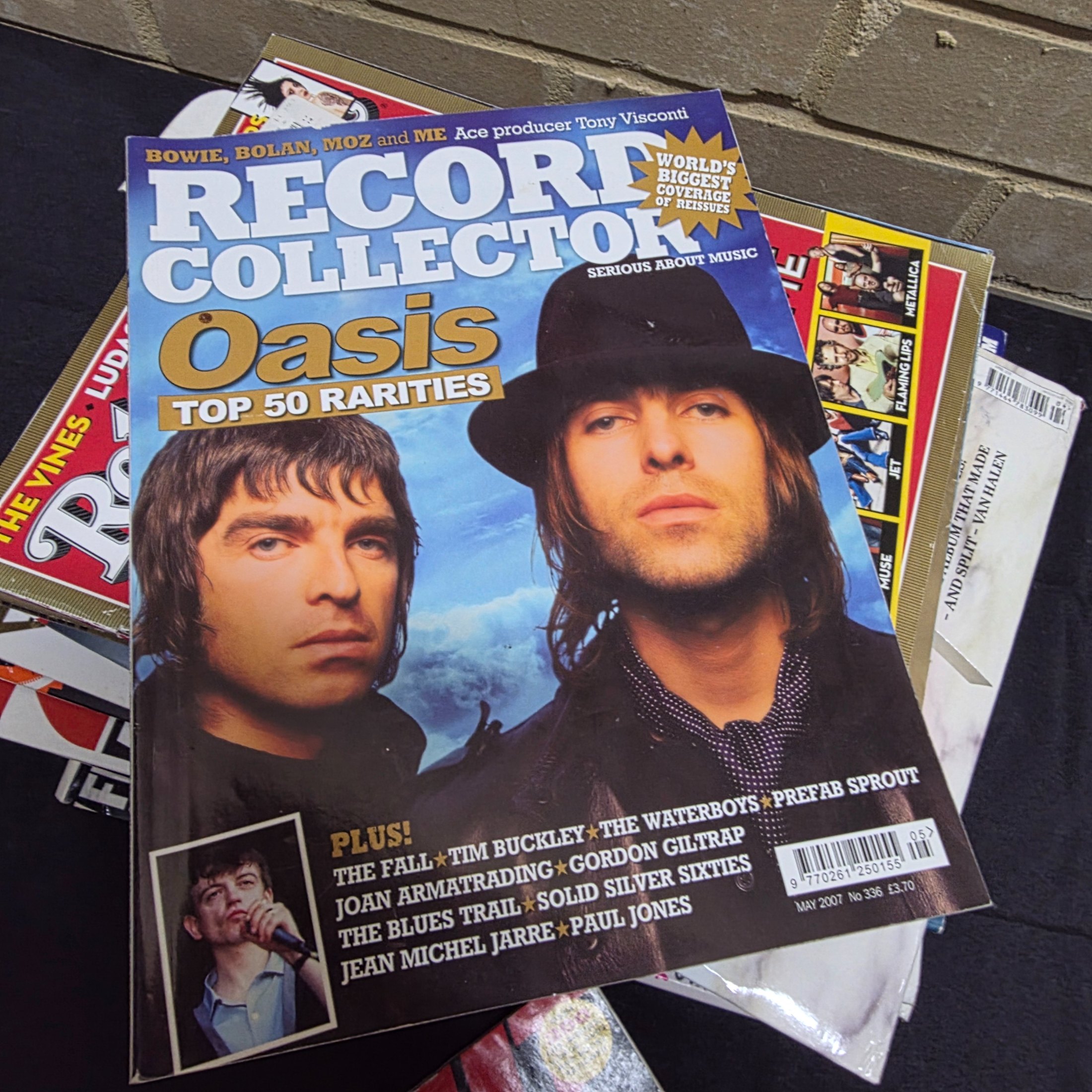 Lot of Vintage Music Magazines - Uncut, Rolling Stone, Record Collector, Mojo, Classic Rock — Lot 164, photograph 4