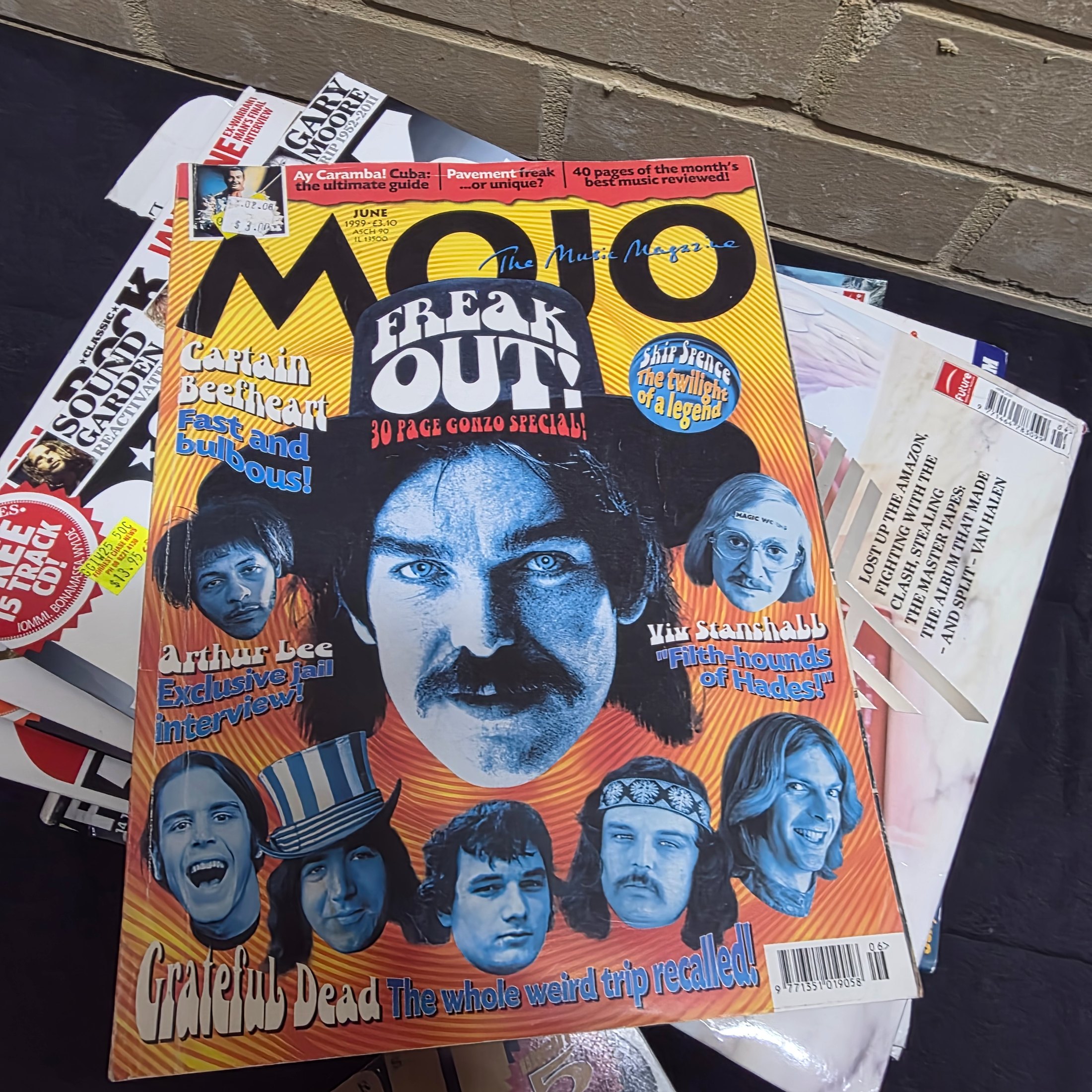Lot of Vintage Music Magazines - Uncut, Rolling Stone, Record Collector, Mojo, Classic Rock — Lot 164, photograph 8