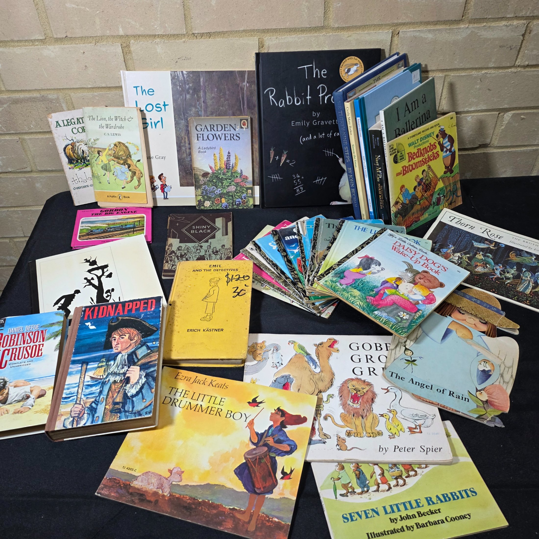 Lot of Assorted Vintage and Modern Children's Books — Lot 170, photograph 1