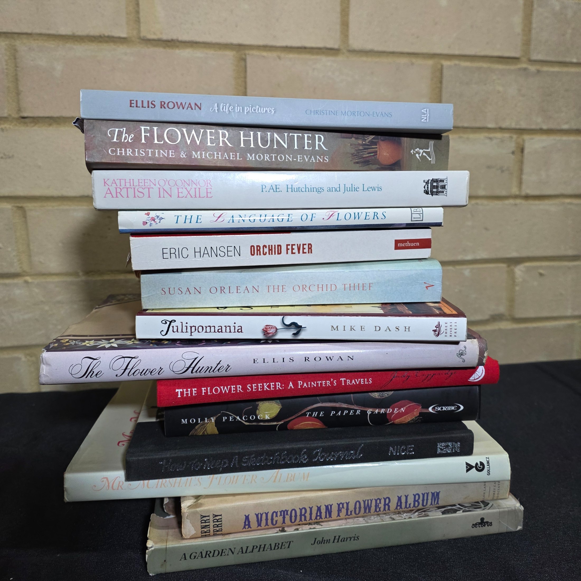 Lot of 14 Botanical and Flower-Themed Art & Illustration Books — Lot 175, photograph 1