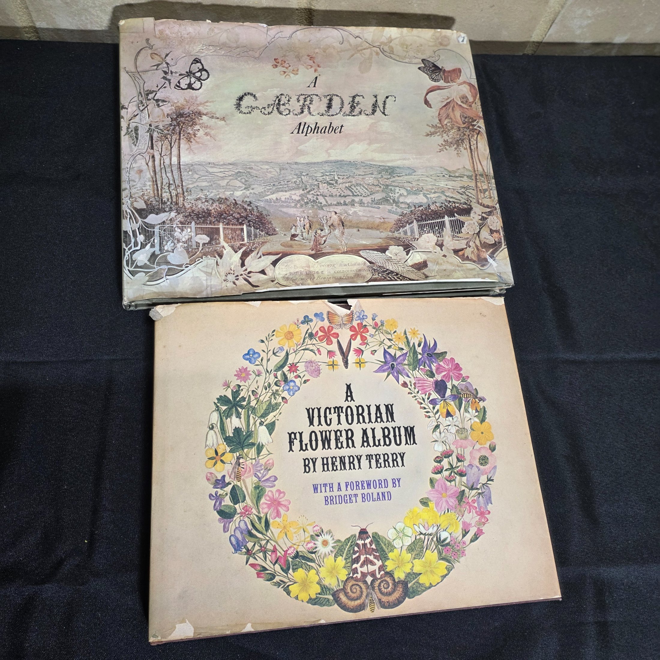 Lot of 14 Botanical and Flower-Themed Art & Illustration Books — Lot 175, photograph 2