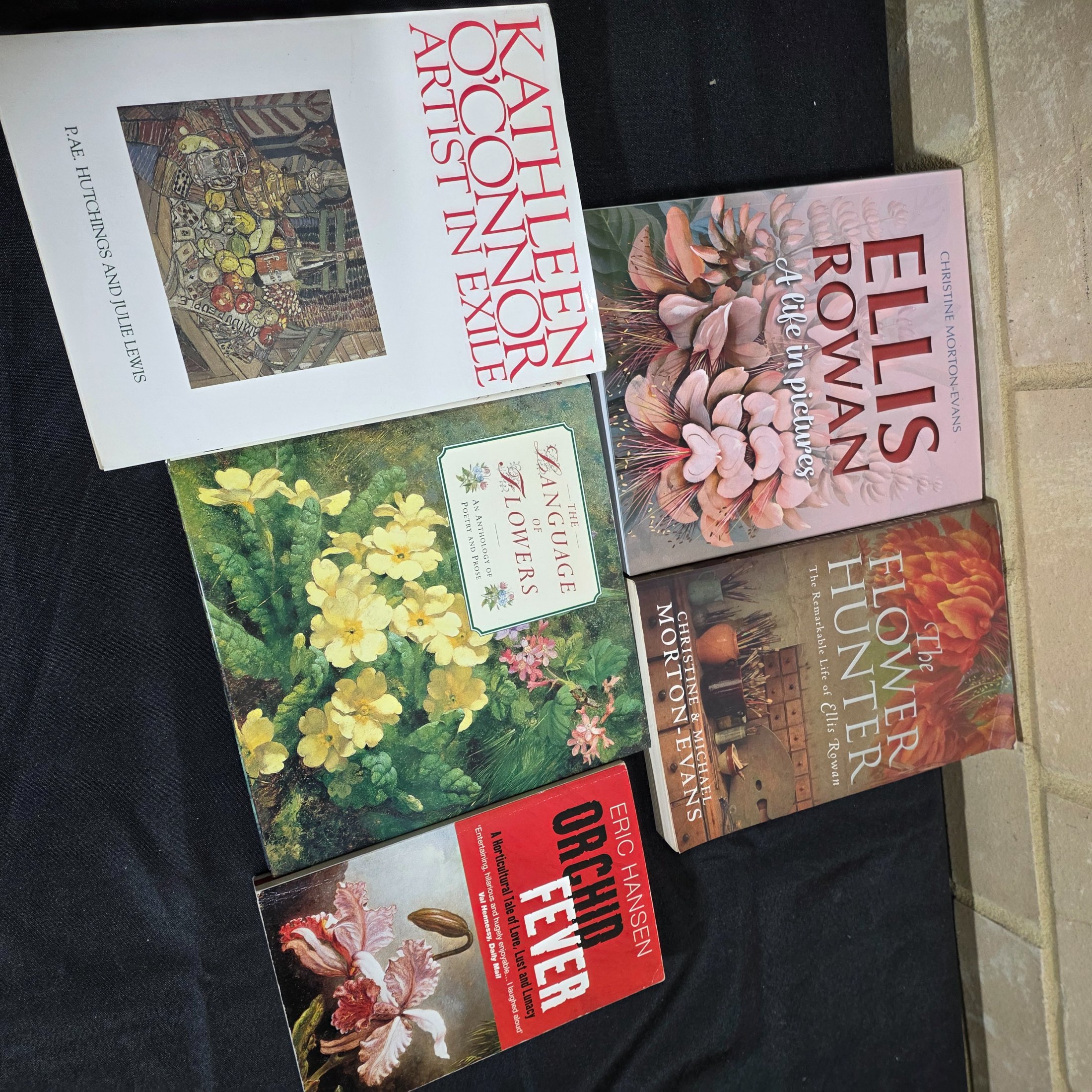 Lot of 14 Botanical and Flower-Themed Art & Illustration Books — Lot 175, photograph 5