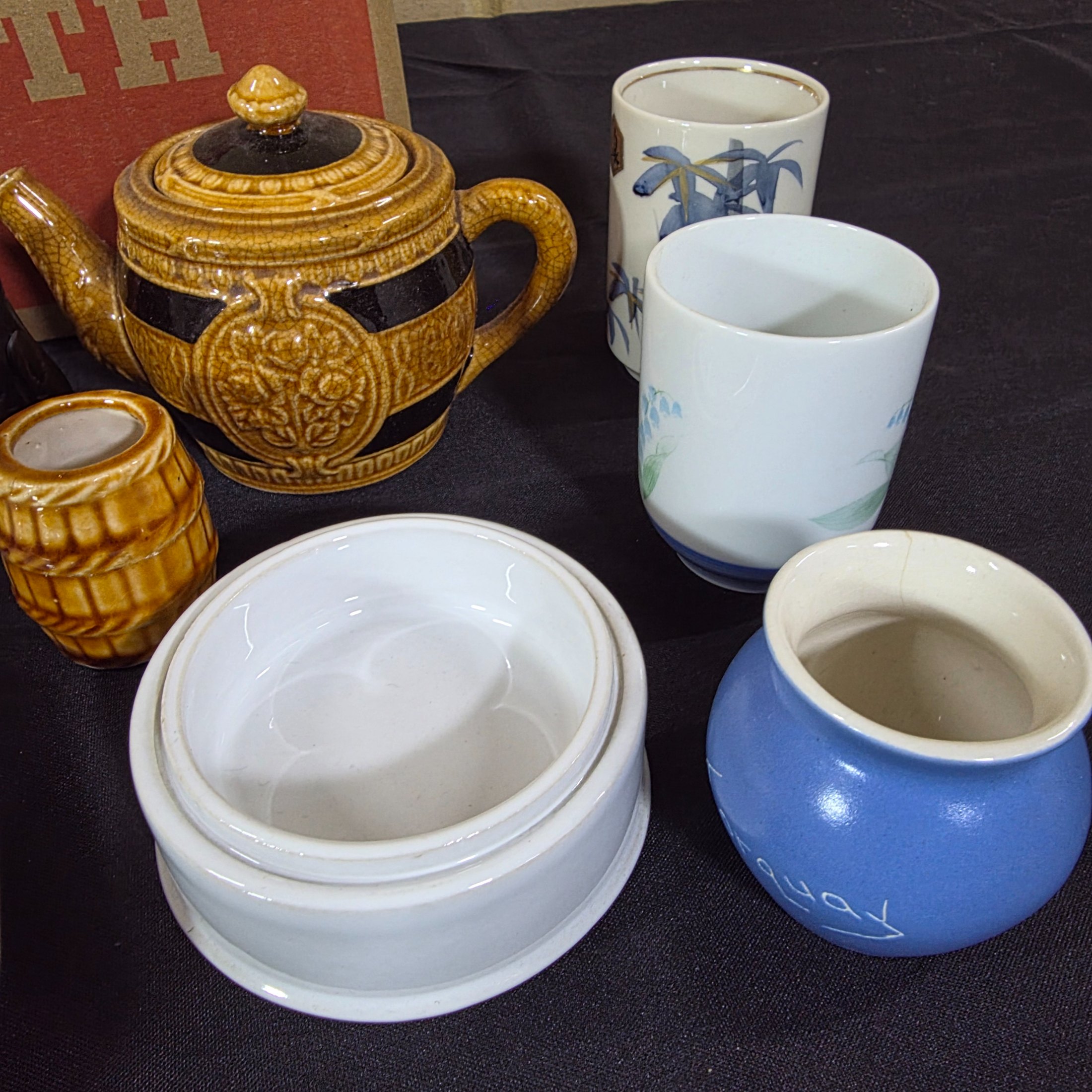 A diverse collection of vintage and antique homewares and decorative items, encompassing ceramics, metalware, glass, and wooden objects, presented as a mixed lot. - View 7