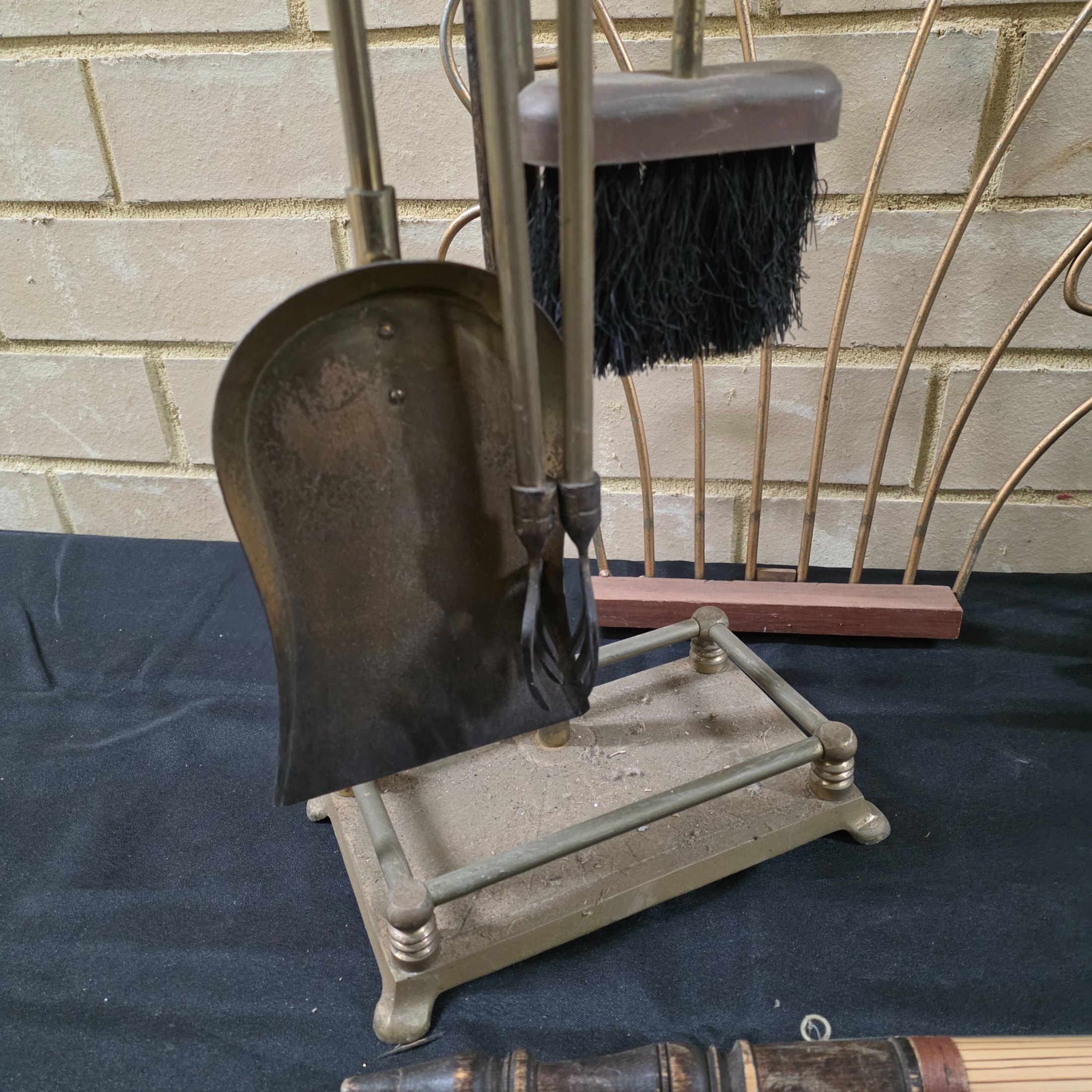 A comprehensive lot of vintage homewares and fireplace accessories, showcasing a blend of metallic craftsmanship and rustic charm, dating from the mid-20th century. - View 3