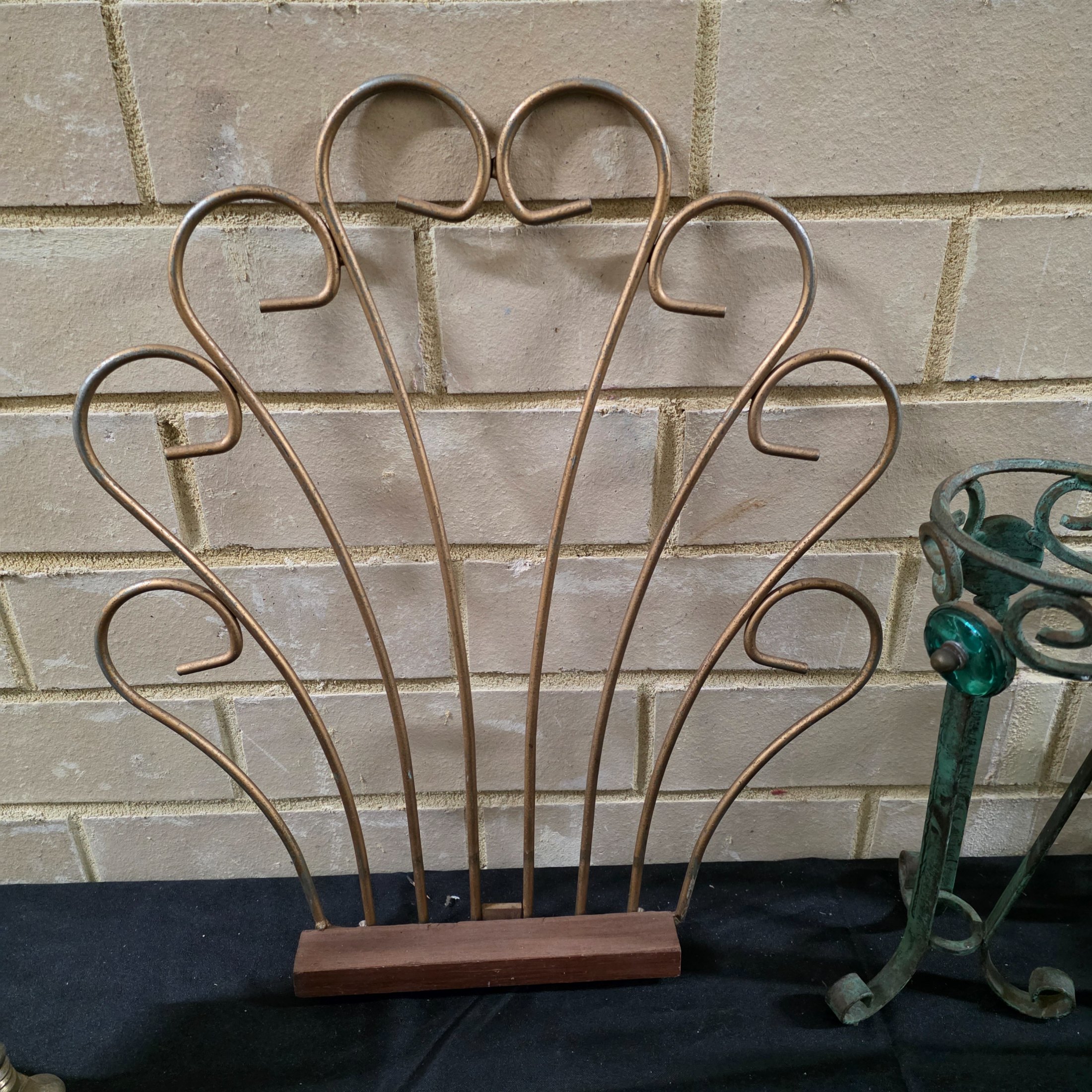 A comprehensive lot of vintage homewares and fireplace accessories, showcasing a blend of metallic craftsmanship and rustic charm, dating from the mid-20th century. - View 6