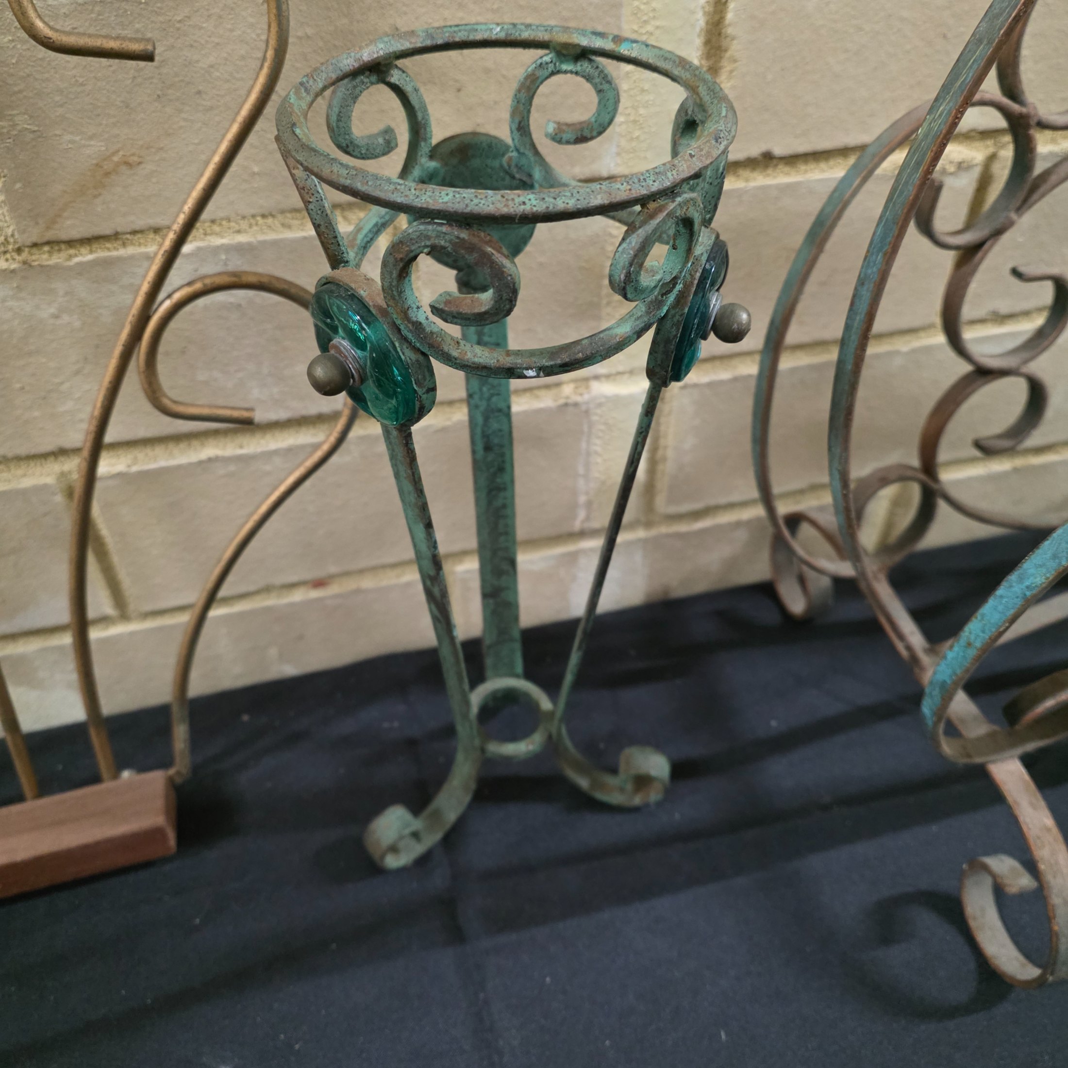 A comprehensive lot of vintage homewares and fireplace accessories, showcasing a blend of metallic craftsmanship and rustic charm, dating from the mid-20th century. - View 7
