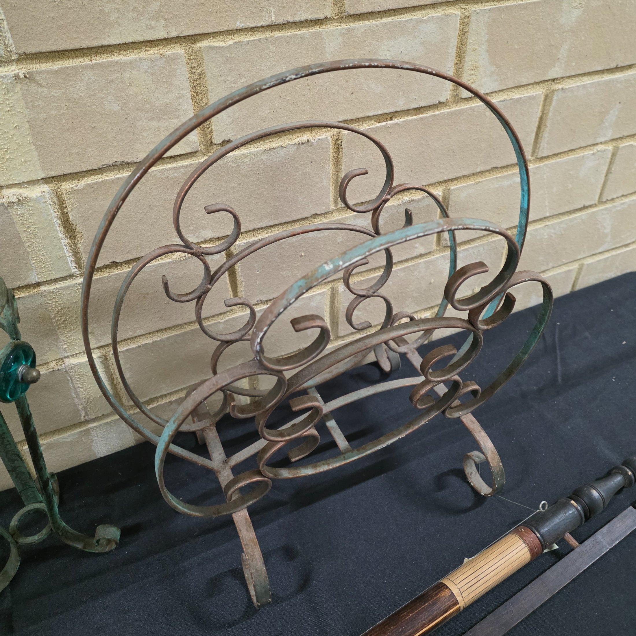 A comprehensive lot of vintage homewares and fireplace accessories, showcasing a blend of metallic craftsmanship and rustic charm, dating from the mid-20th century. - View 8