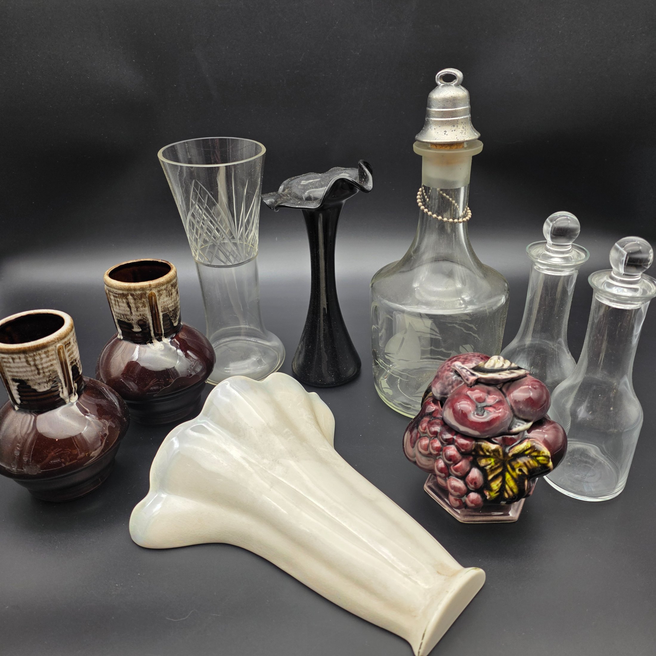 A mixed lot of vintage decorative and utility items, including ceramics and glassware, from the mid to late 20th century.