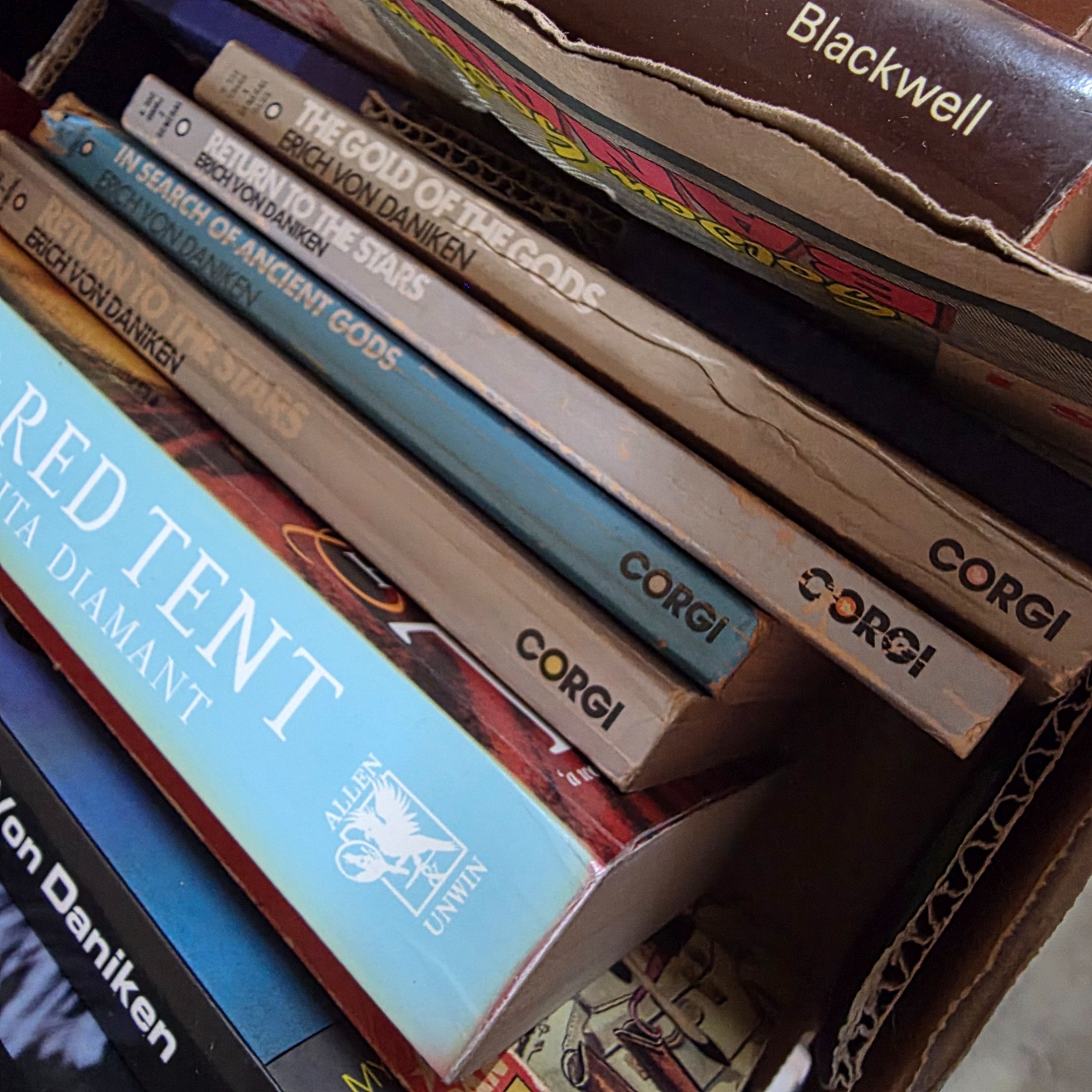 Large Lot of Assorted Fiction and Non-Fiction Books — Lot 036, photograph 8