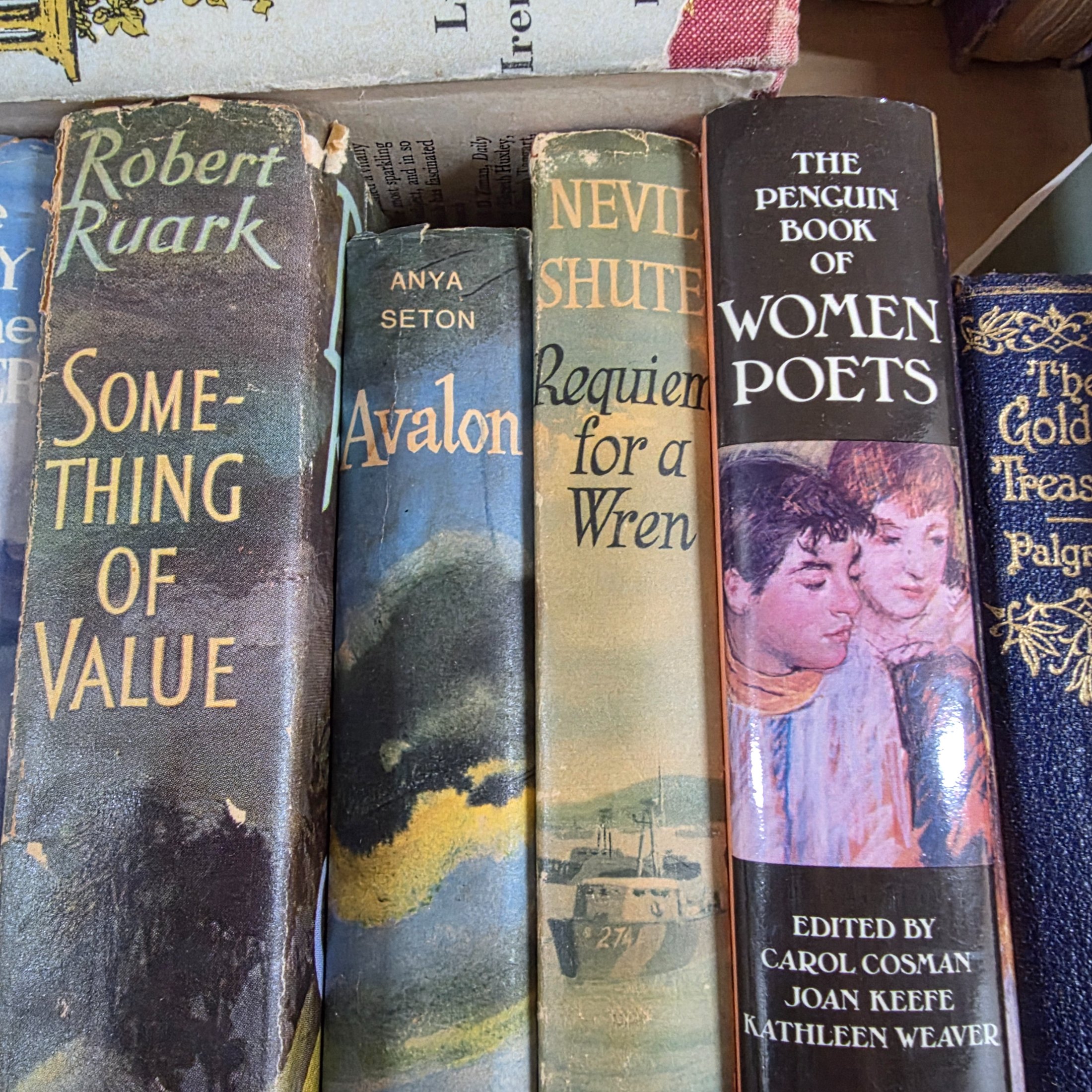 Lot of Assorted Vintage Hardcover Books — Lot 043, photograph 3