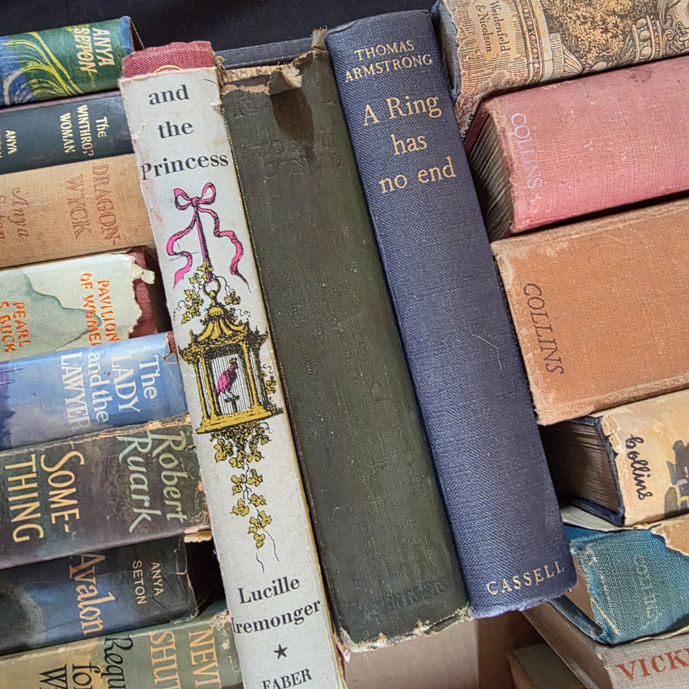 Lot of Assorted Vintage Hardcover Books — Lot 043, photograph 5