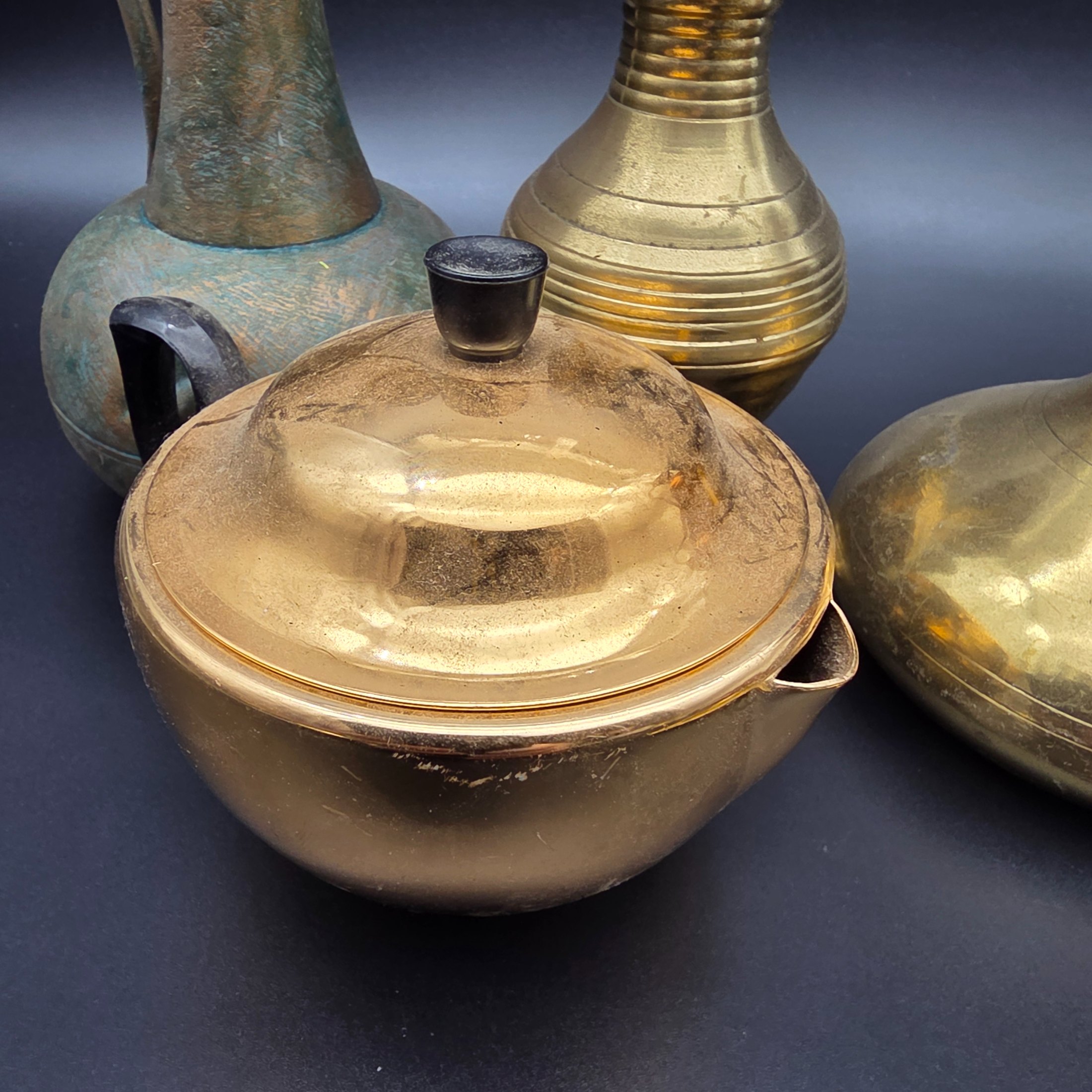 An appealing collection of eight assorted vintage brass and copper decorative items, including jugs, vases, pots, and ashtrays, showcasing varied forms and patinas from different eras and origins, ideal for display or use in period interiors. This lot includes an Australian-made Glama-Ware brass-finished stainless steel lidded pot and a 'Players' brand ashtray made in England. - View 5