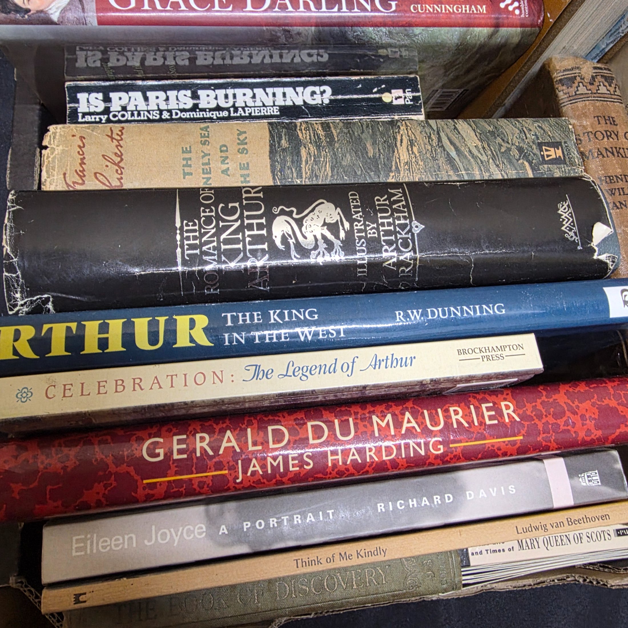 One Box of Assorted Vintage and Modern Non-fiction Books — Lot 056, photograph 4