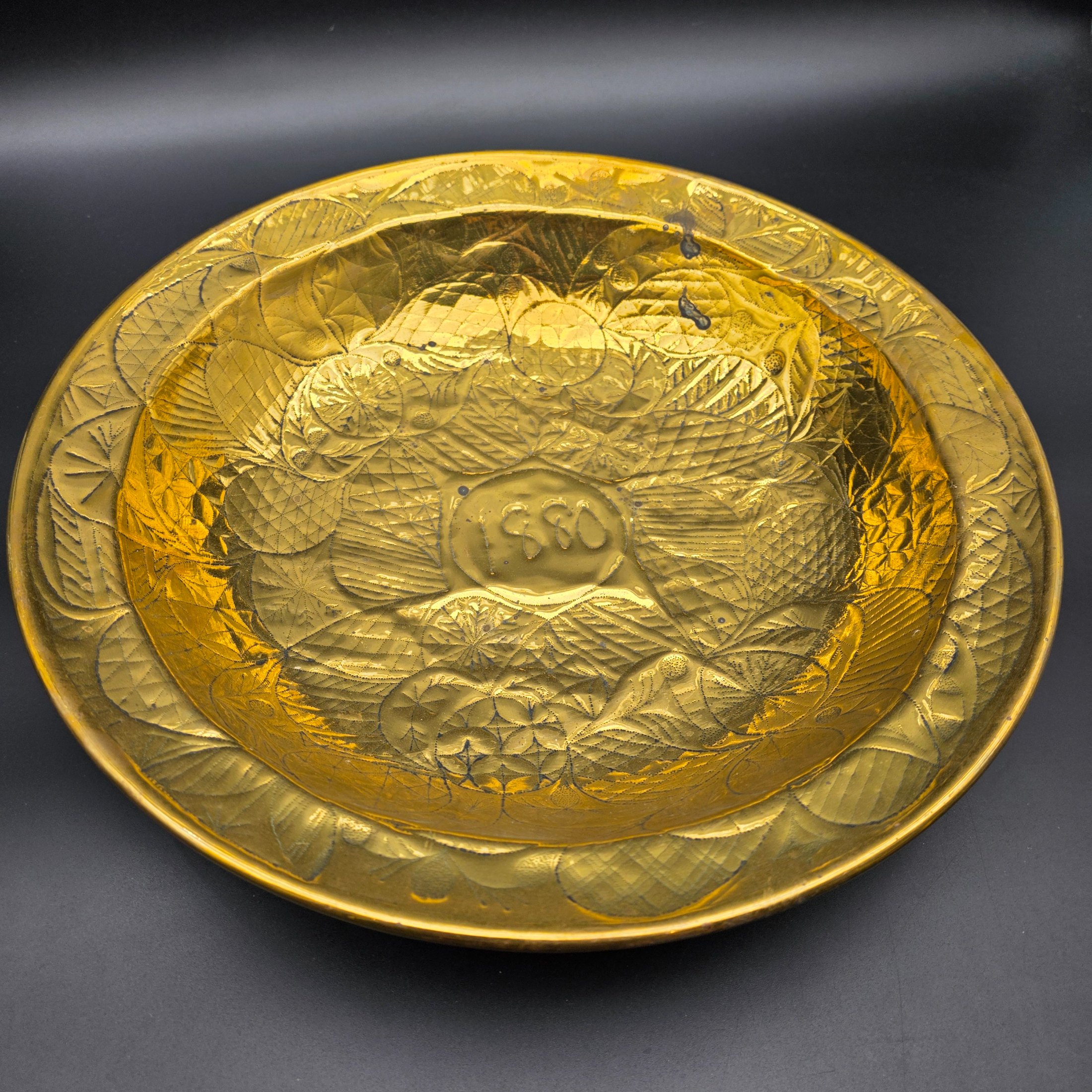 A substantial Victorian decorative basin, meticulously crafted from embossed brass and dated 1880. This piece showcases intricate repoussé and chased patterns, characteristic of the era's decorative metalwork, and would have served as an opulent display item or lavabo basin. - View 5