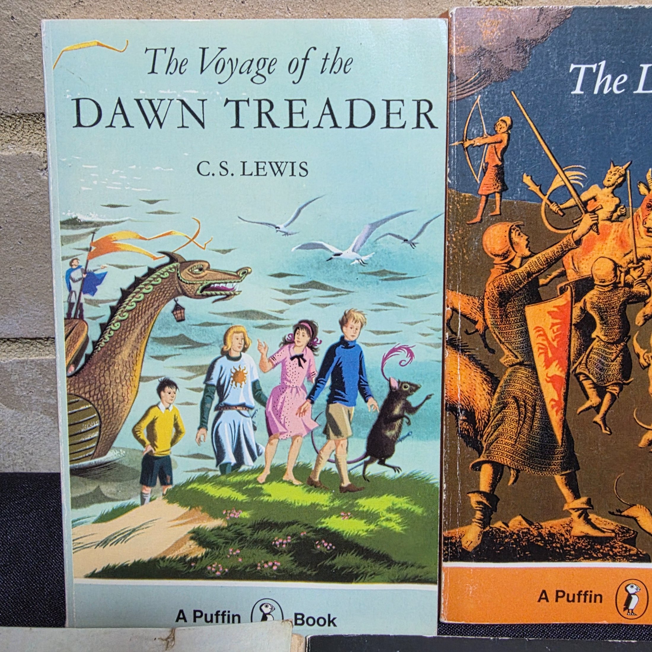 Collection of C.S. Lewis Vintage Paperback Puffin Books: The Voyage of the Dawn Treader, The Last Battle, The Horse and his Boy, Prince Caspian, The Magician's Nephew, The Silver Chair, The Lion, the Witch & the Wardrobe — Lot 125, photograph 2