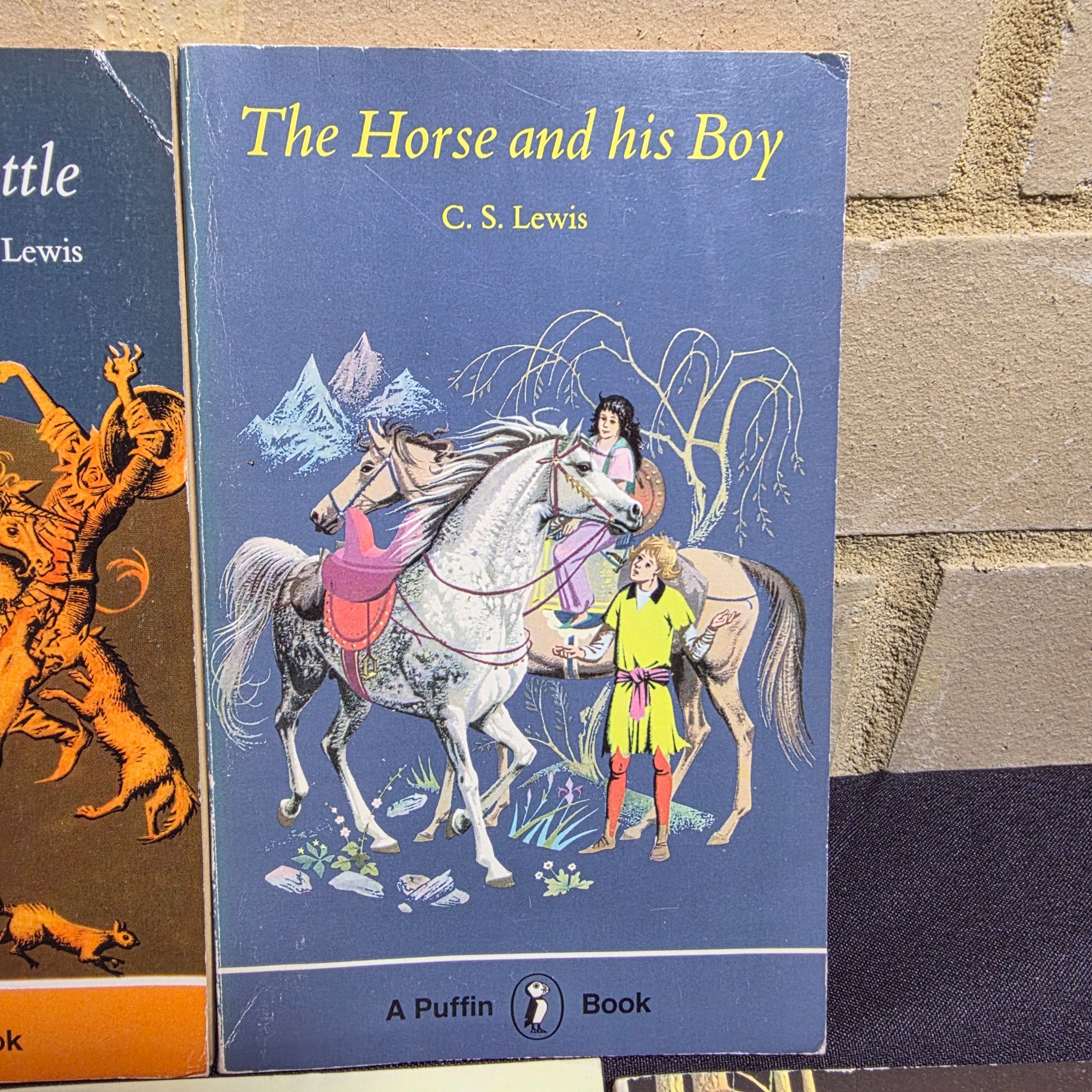 Collection of C.S. Lewis Vintage Paperback Puffin Books: The Voyage of the Dawn Treader, The Last Battle, The Horse and his Boy, Prince Caspian, The Magician's Nephew, The Silver Chair, The Lion, the Witch & the Wardrobe — Lot 125, photograph 4
