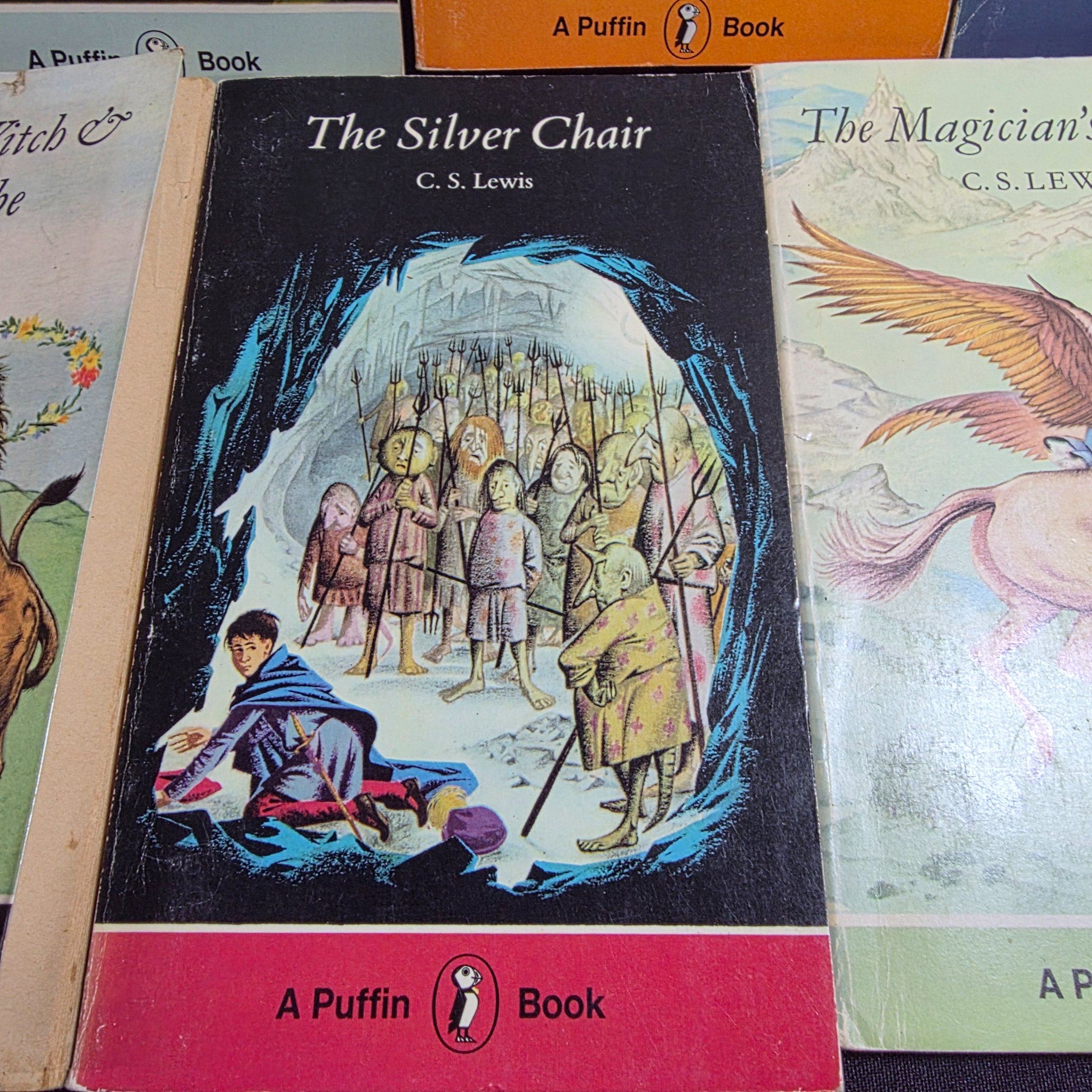 Collection of C.S. Lewis Vintage Paperback Puffin Books: The Voyage of the Dawn Treader, The Last Battle, The Horse and his Boy, Prince Caspian, The Magician's Nephew, The Silver Chair, The Lion, the Witch & the Wardrobe — Lot 125, photograph 7