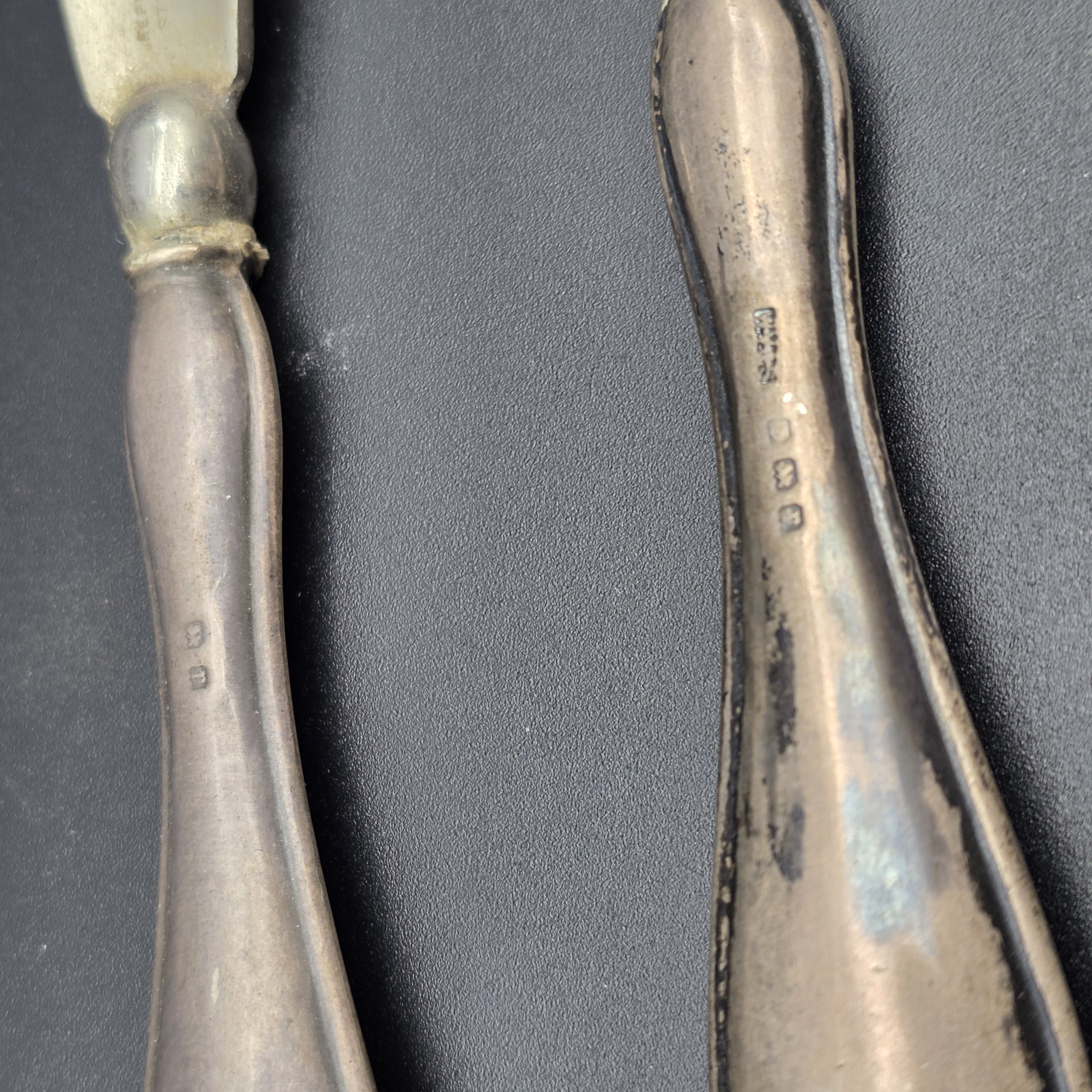 An intriguing collection of early 20th-century personal accessories, featuring sterling silver grooming tools and a notepad, alongside a classic gold-filled mechanical pencil. - View 8