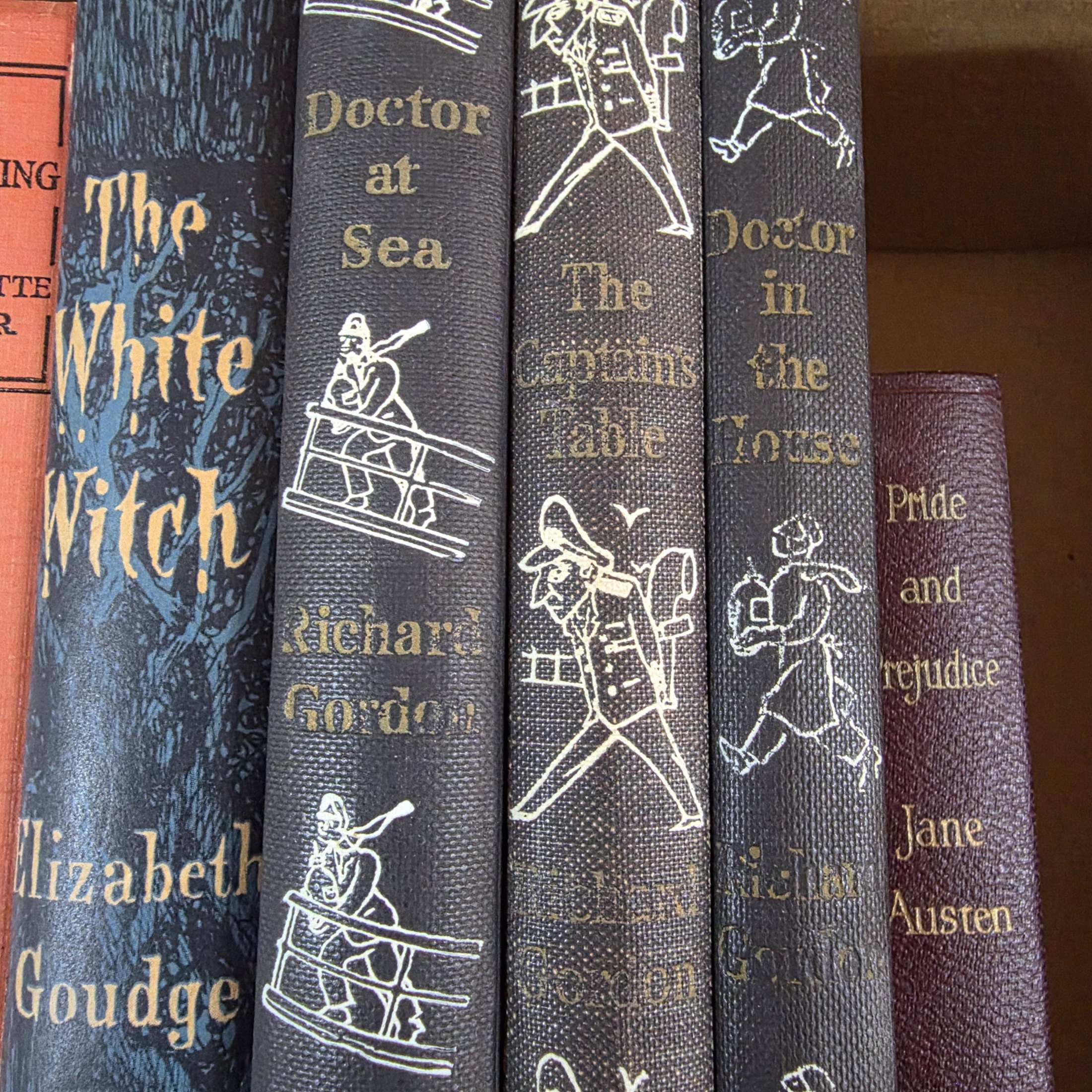 A diverse collection of vintage hardcover novels, including works by prominent authors like Georgette Heyer, Richard Gordon, and Jane Austen, predominantly from the mid-20th century. - View 3