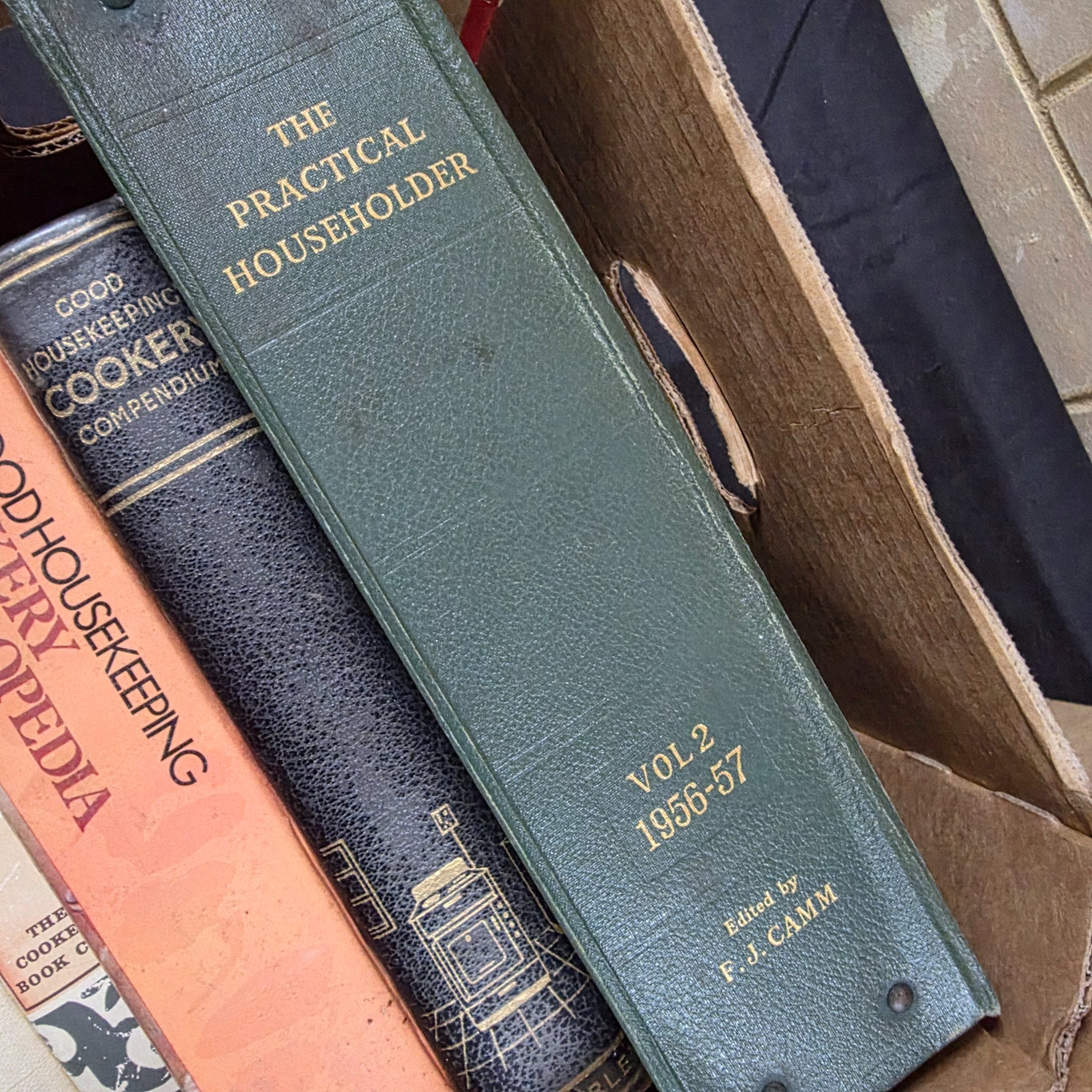 3x Boxes of Cooking, Art & Local History Assorted Fiction Books — Lot 132, photograph 3