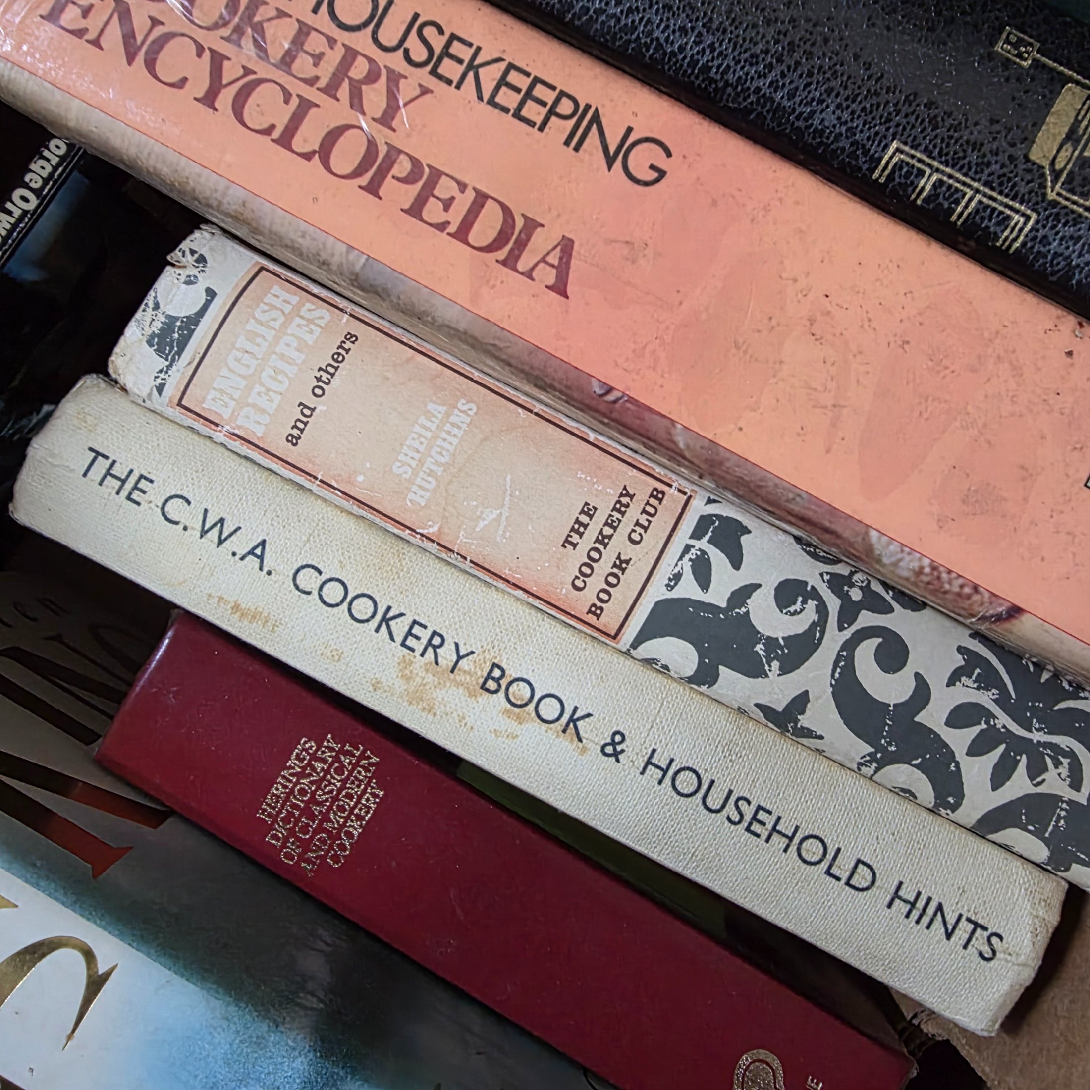 3x Boxes of Cooking, Art & Local History Assorted Fiction Books — Lot 132, photograph 4