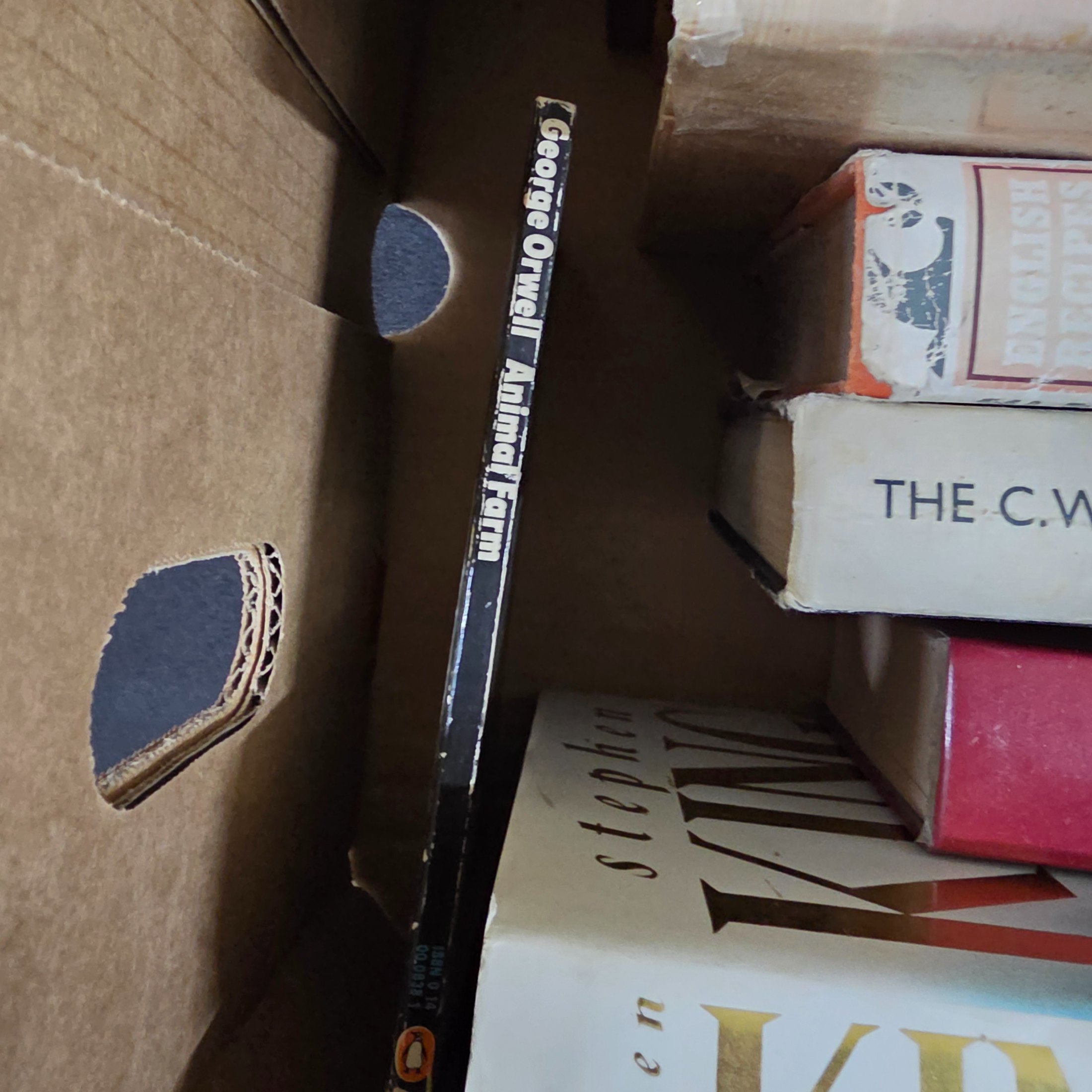 3x Boxes of Cooking, Art & Local History Assorted Fiction Books — Lot 132, photograph 6