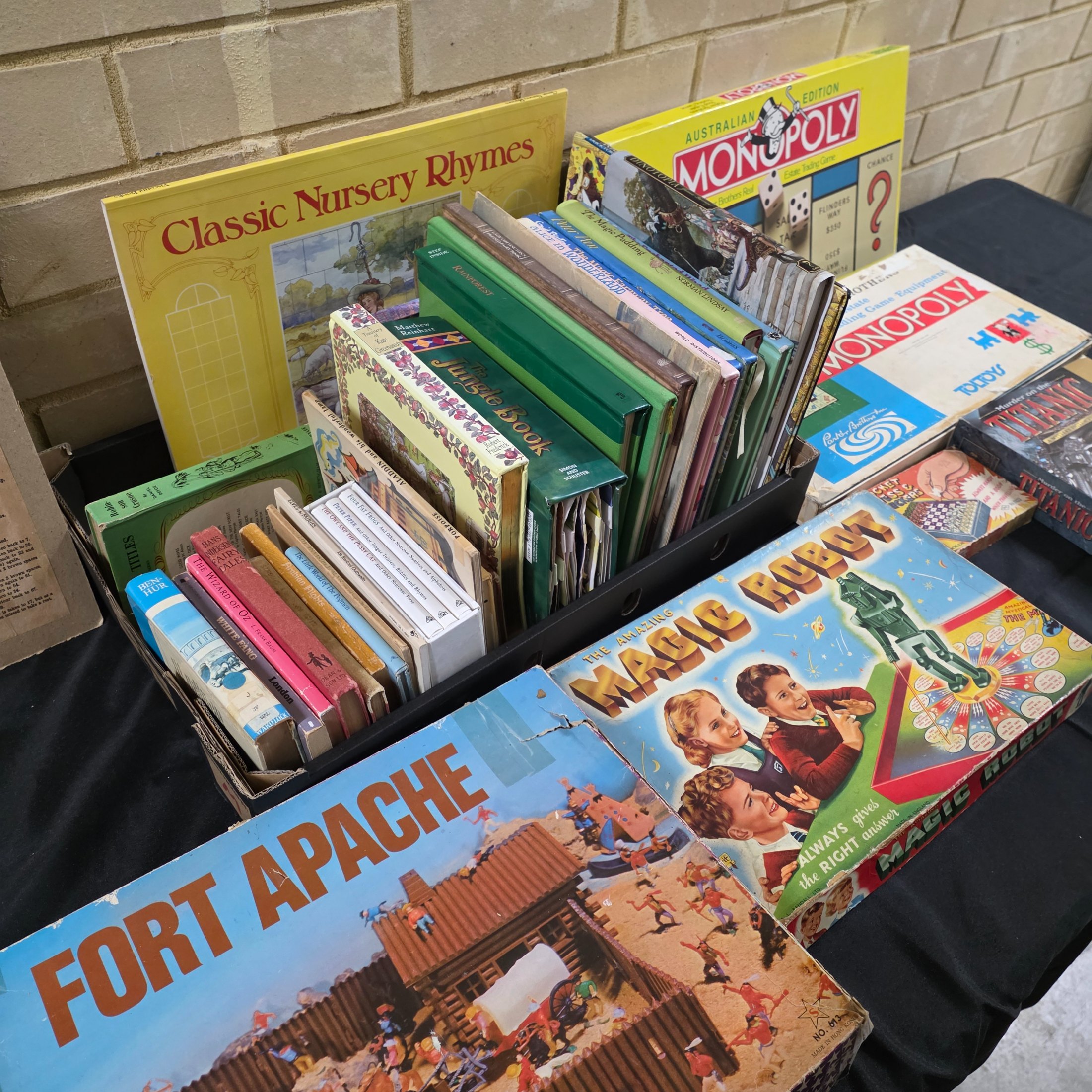 Lot #025 Vintage Board Games & Children's books — Lot 075, photograph 1