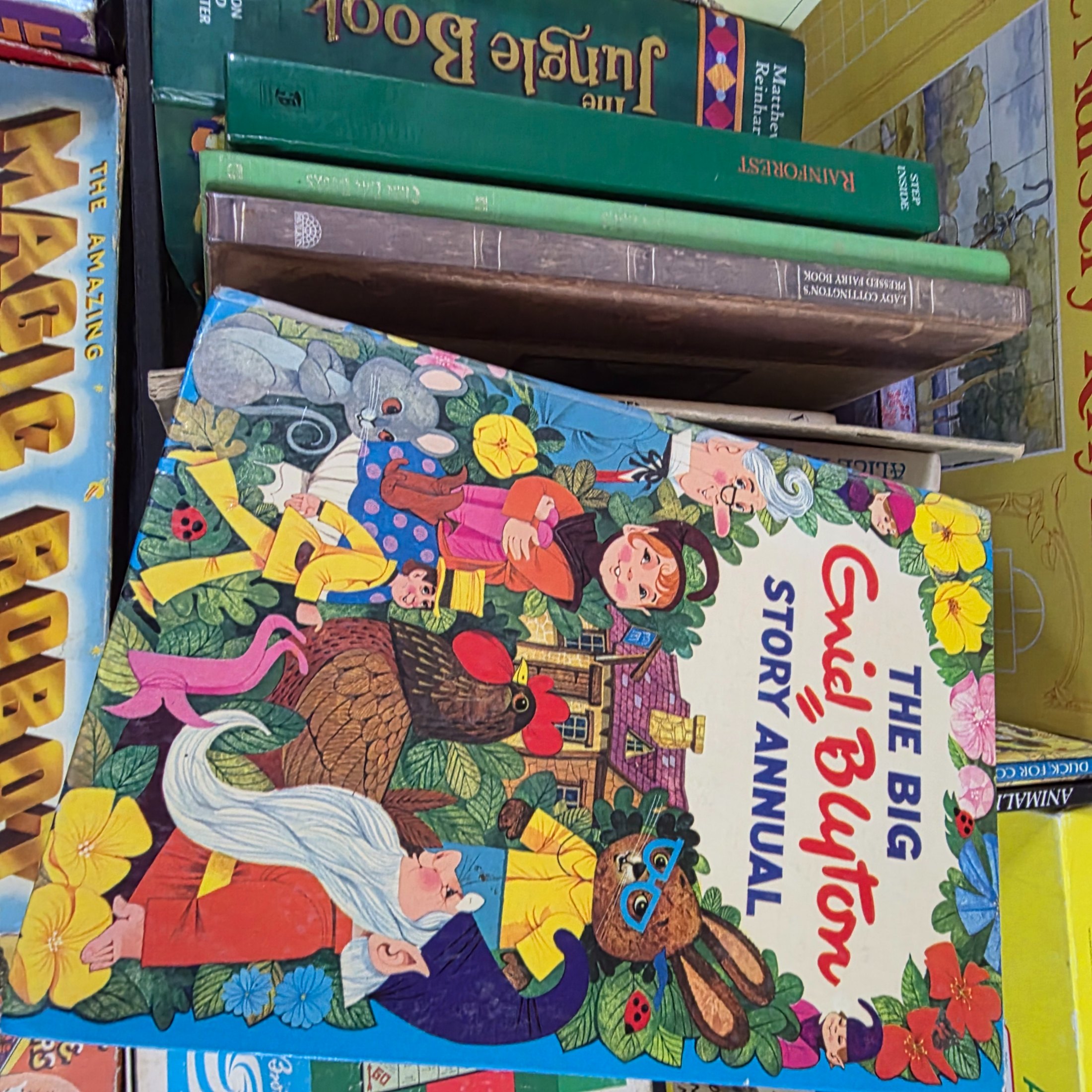 Lot #025 Vintage Board Games & Children's books — Lot 075, photograph 4