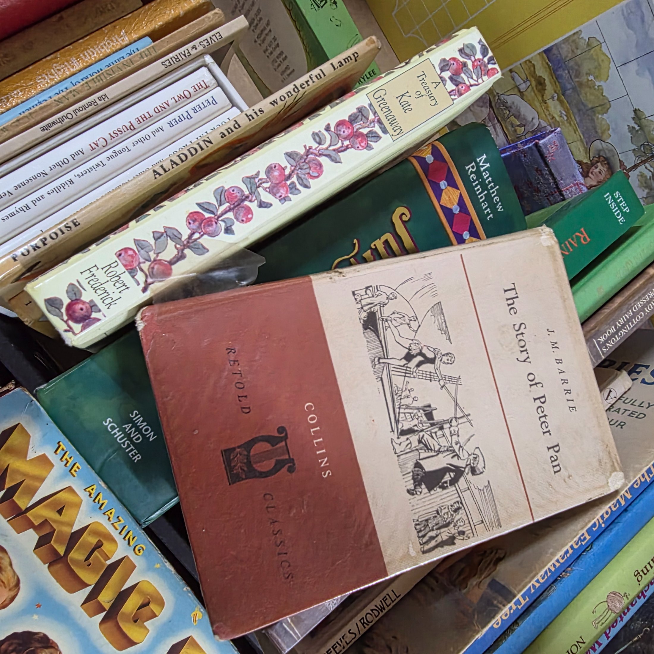 Lot #025 Vintage Board Games & Children's books — Lot 075, photograph 5