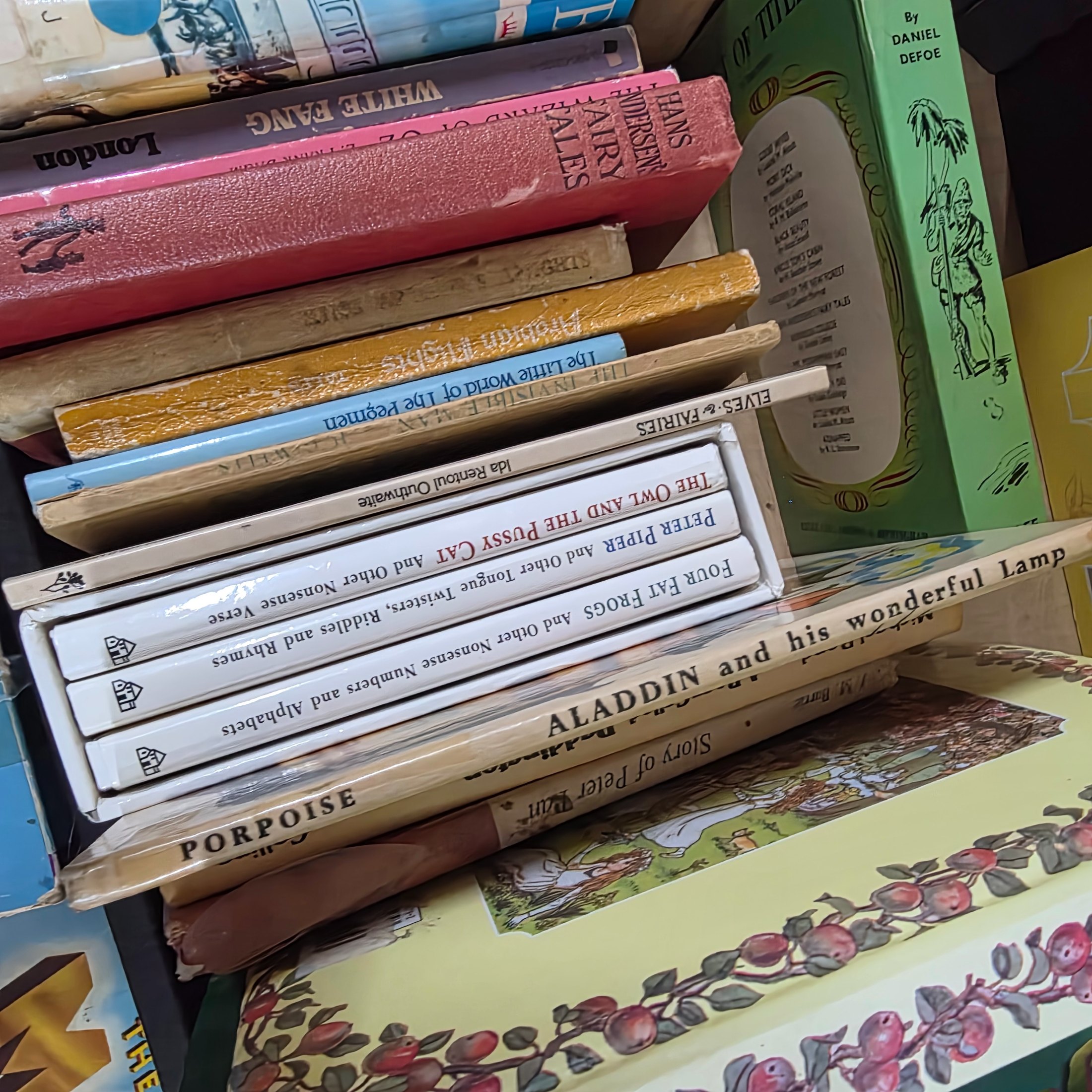 Lot #025 Vintage Board Games & Children's books — Lot 075, photograph 6