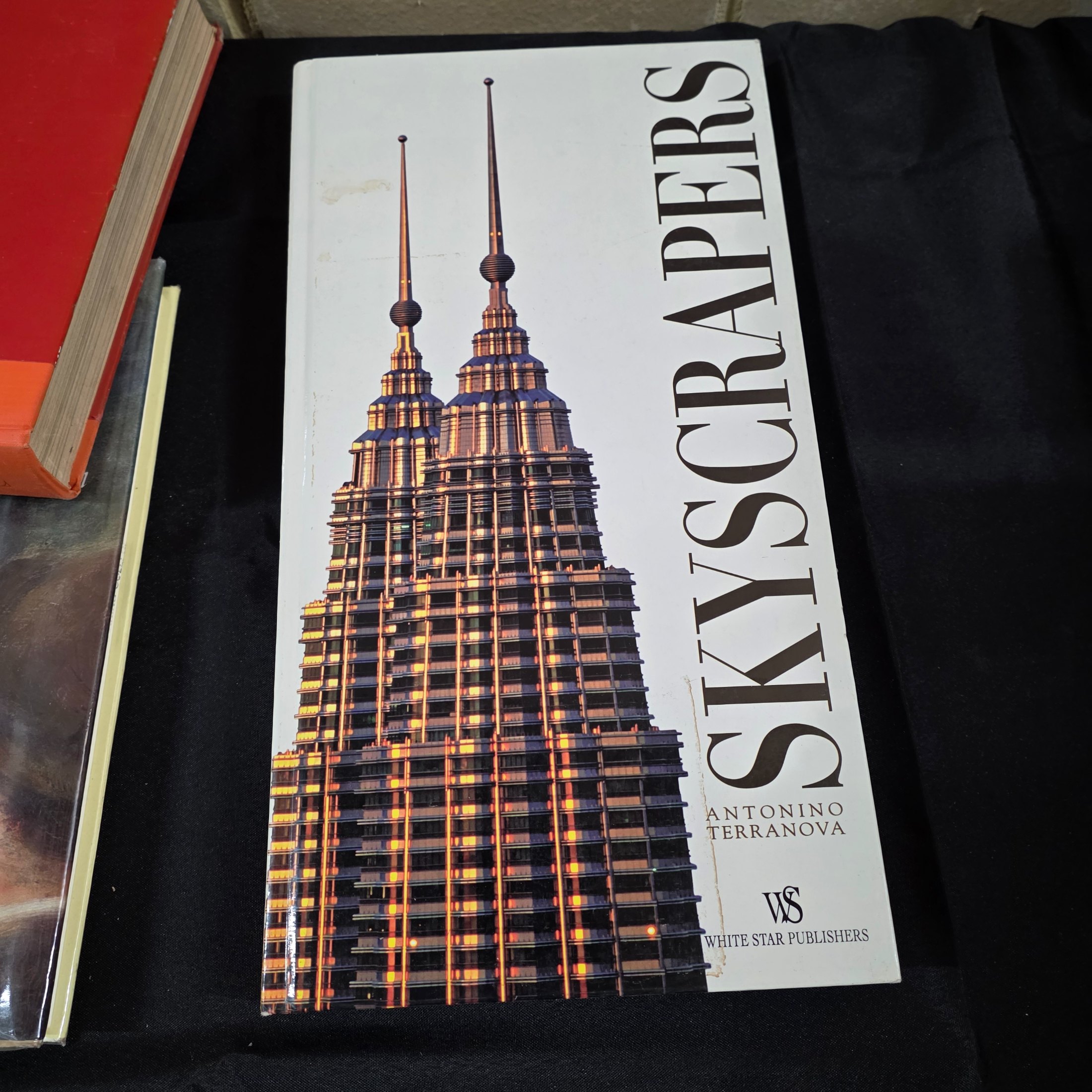 Lot of Assorted Art, Architecture and Design Books — Lot 135, photograph 4