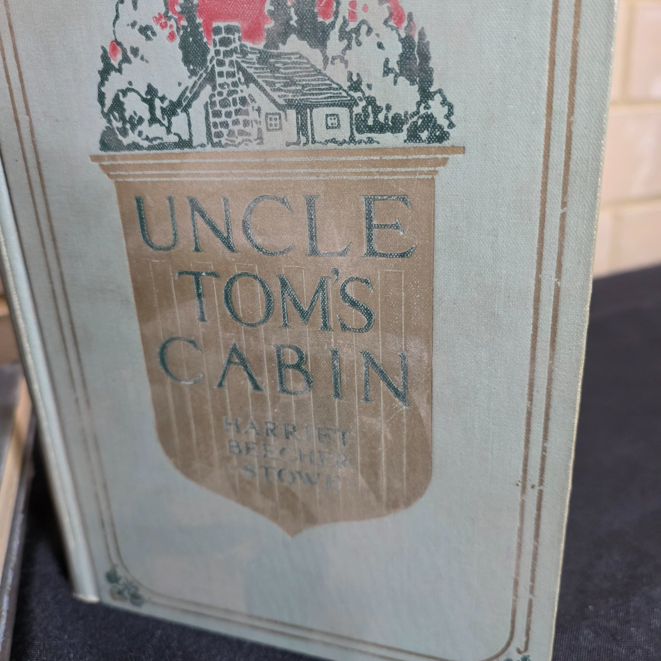 Lot of Assorted Vintage Books and Periodicals — Lot 138, photograph 4
