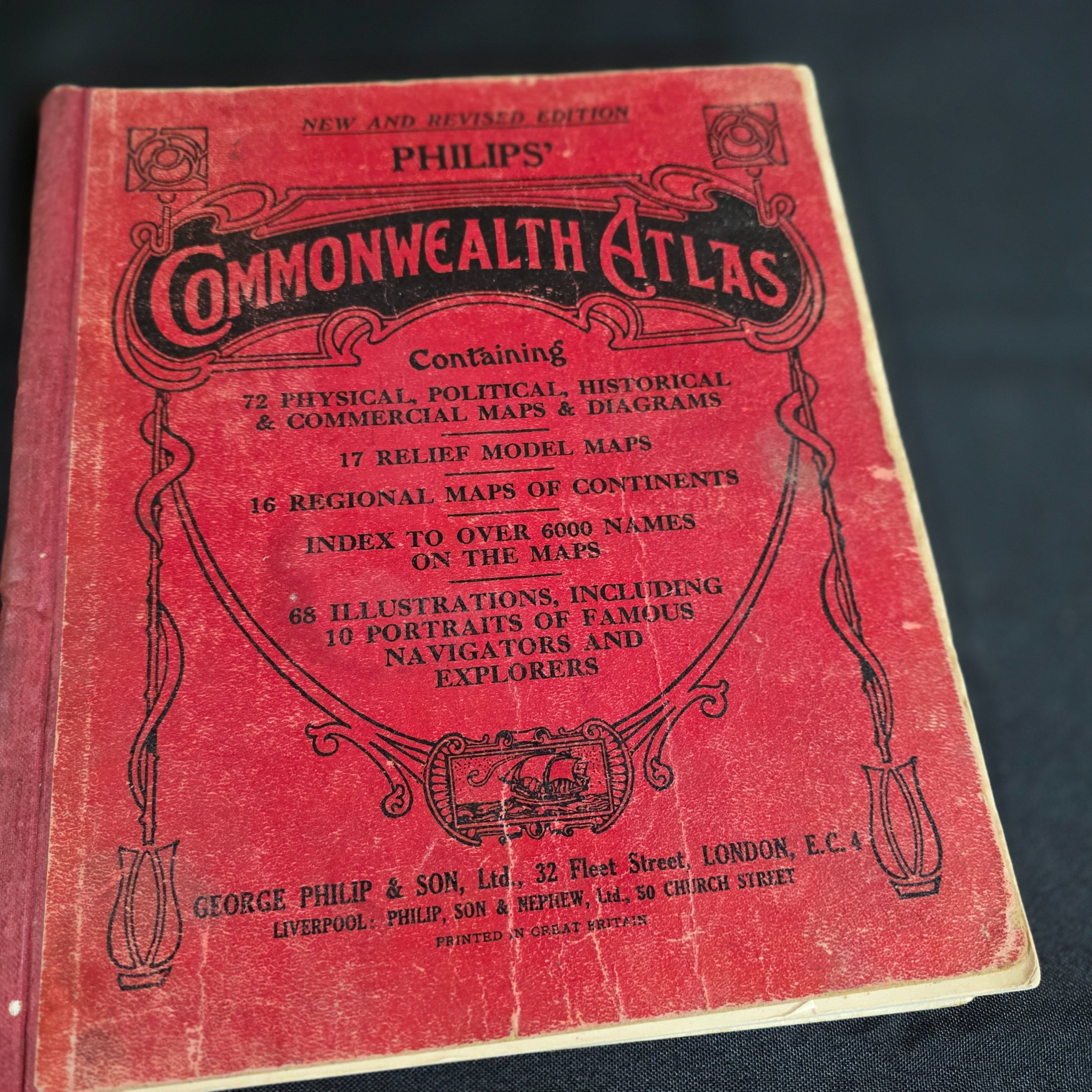 Lot of Assorted Vintage Books and Periodicals — Lot 138, photograph 7