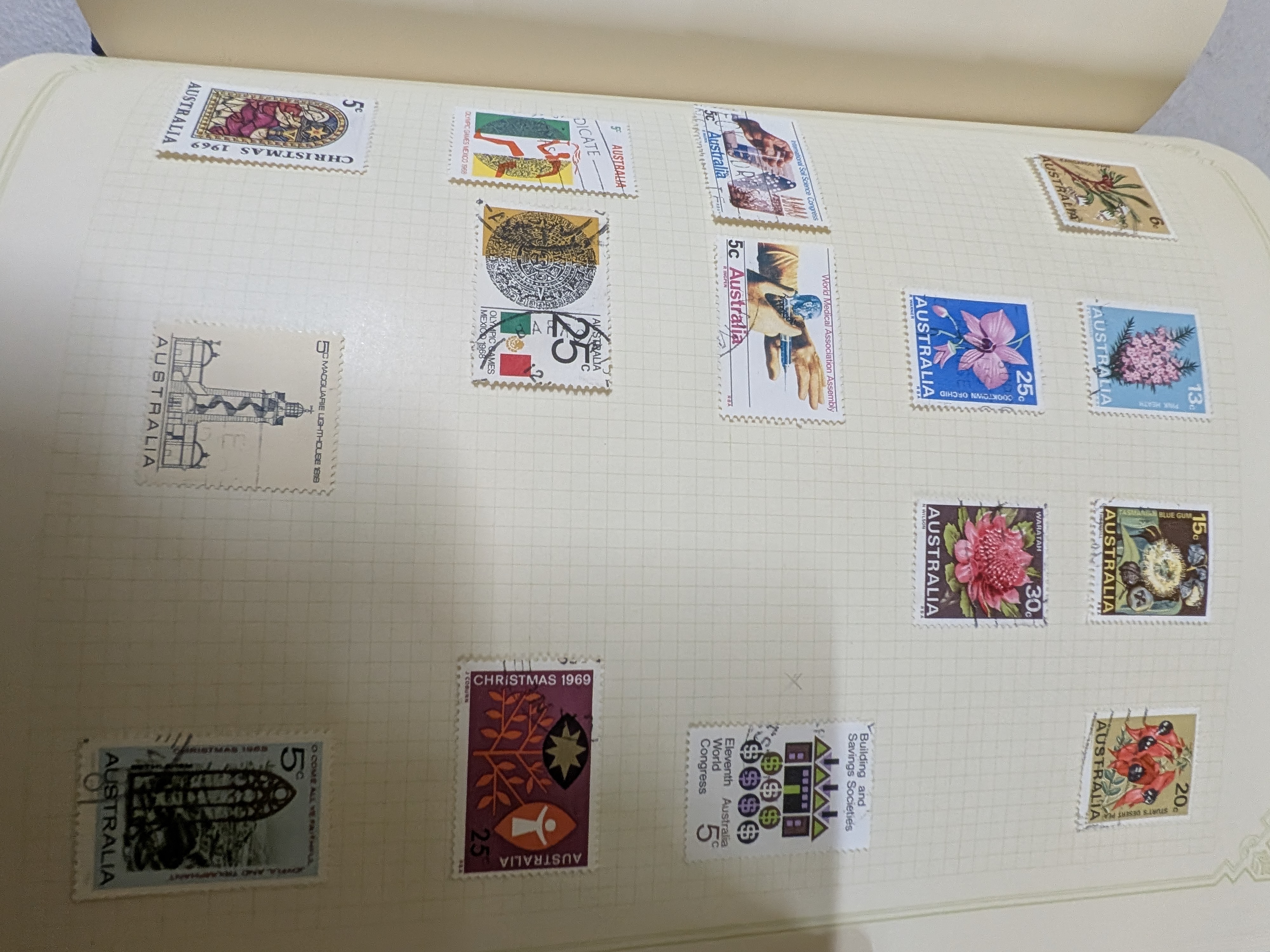 Collection of Vintage Australian Postage Stamps in Album — Lot 079, photograph 2