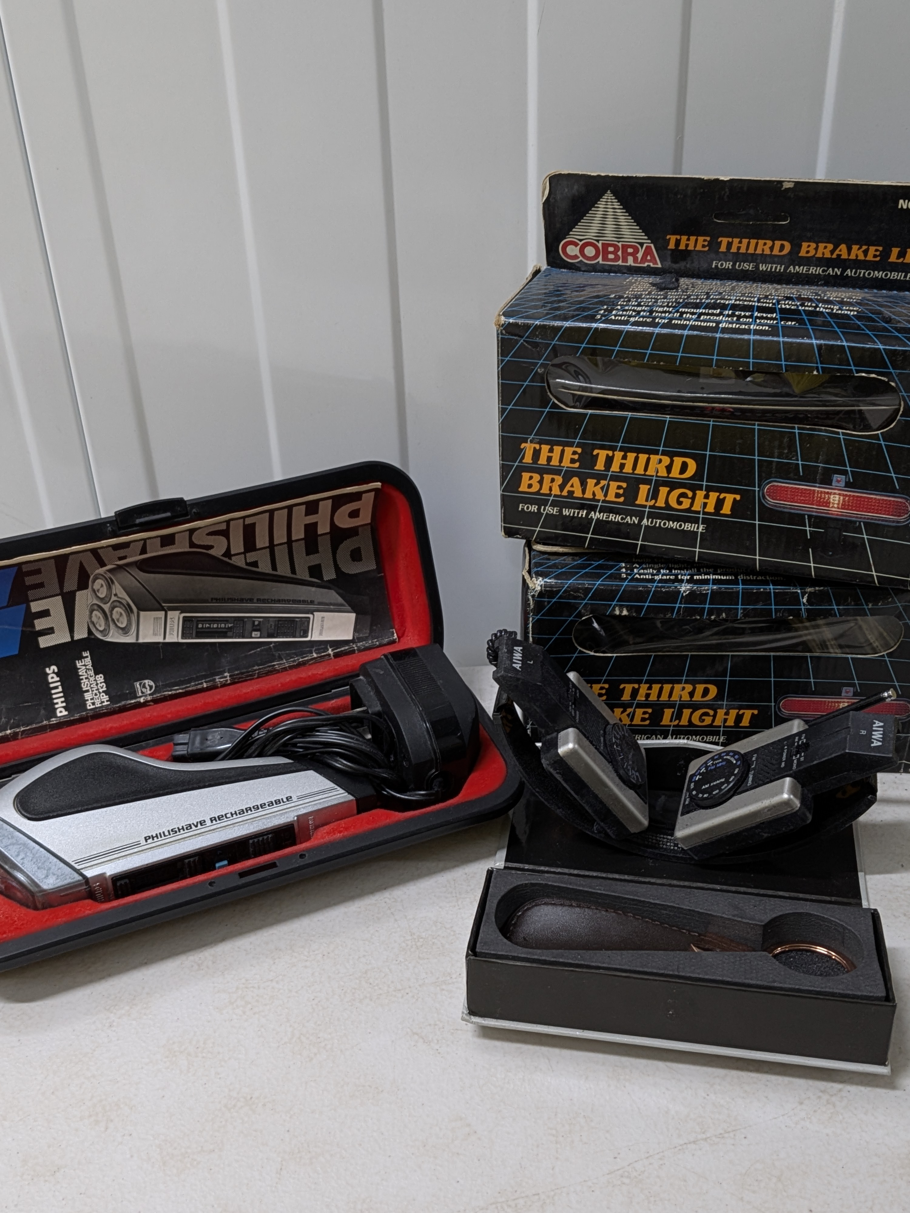 Vintage Electronics incl. Philips Philishave Rechargeable Shaver with Case and Manual & Brakelights — Lot 129