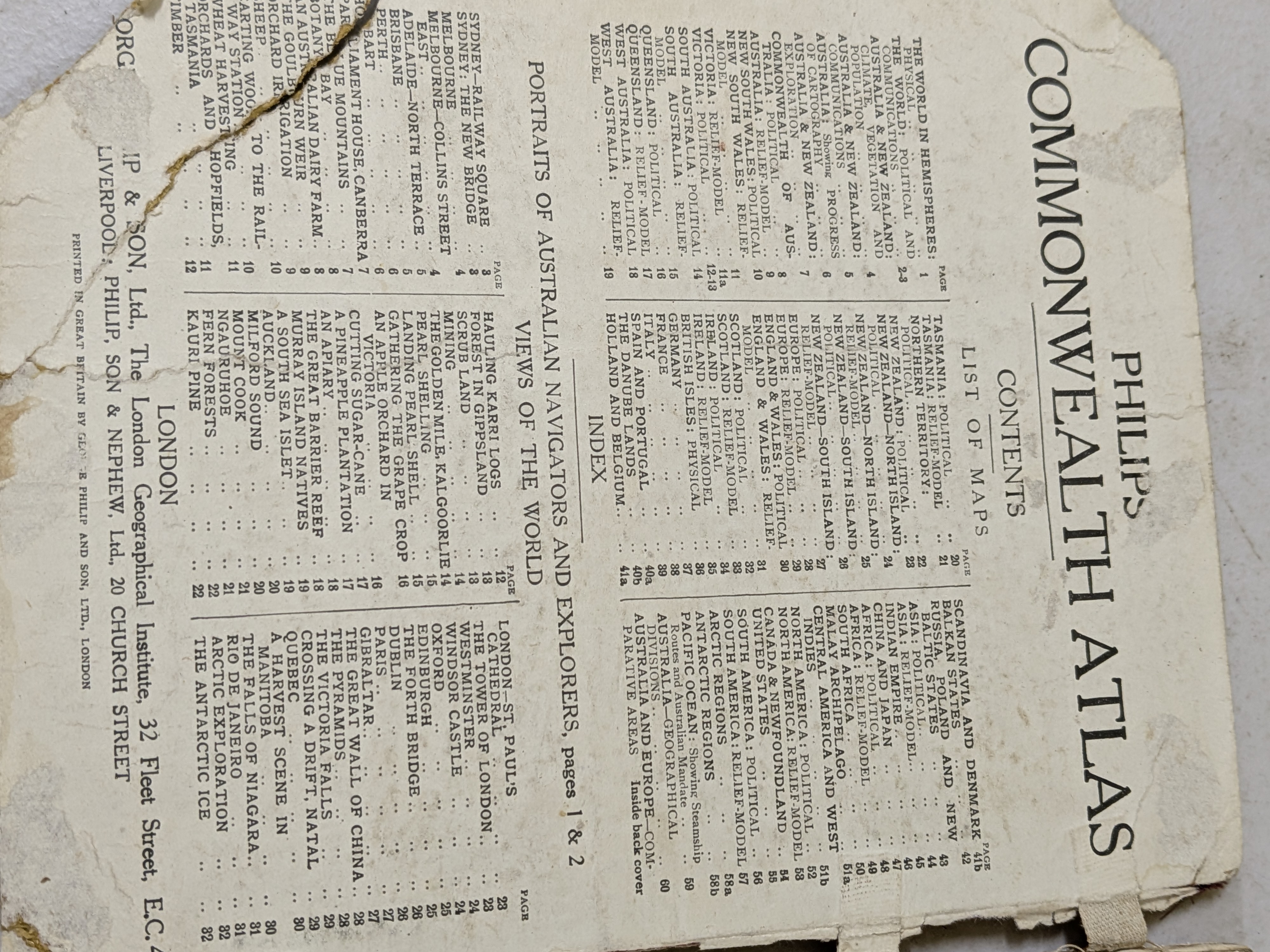 Vintage Philips' Commonwealth Atlas with Australian State & Territory Maps — Lot 102, photograph 3