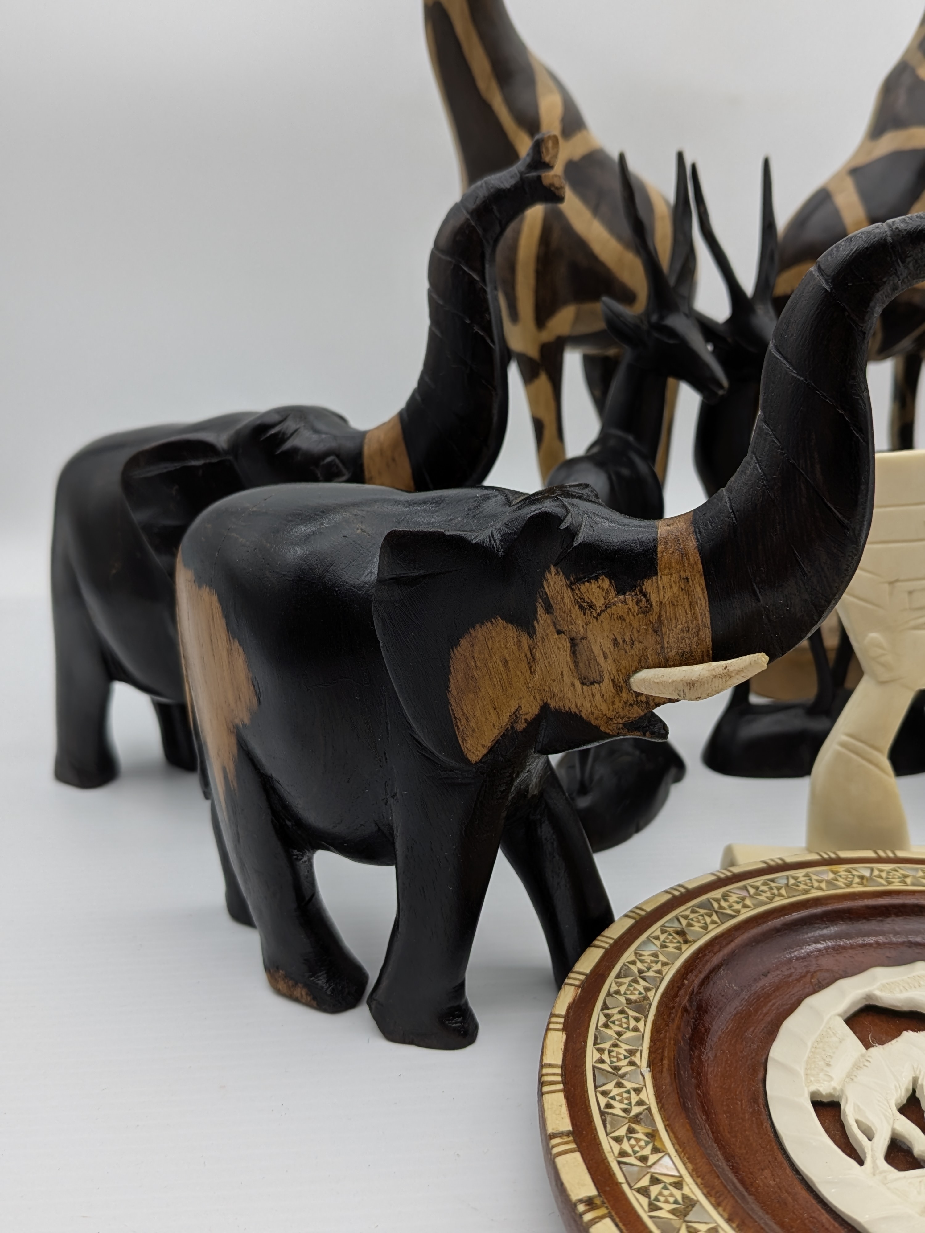 Lot of African Themed Carved Wood and Decorative Sundries — Lot 015, photograph 2