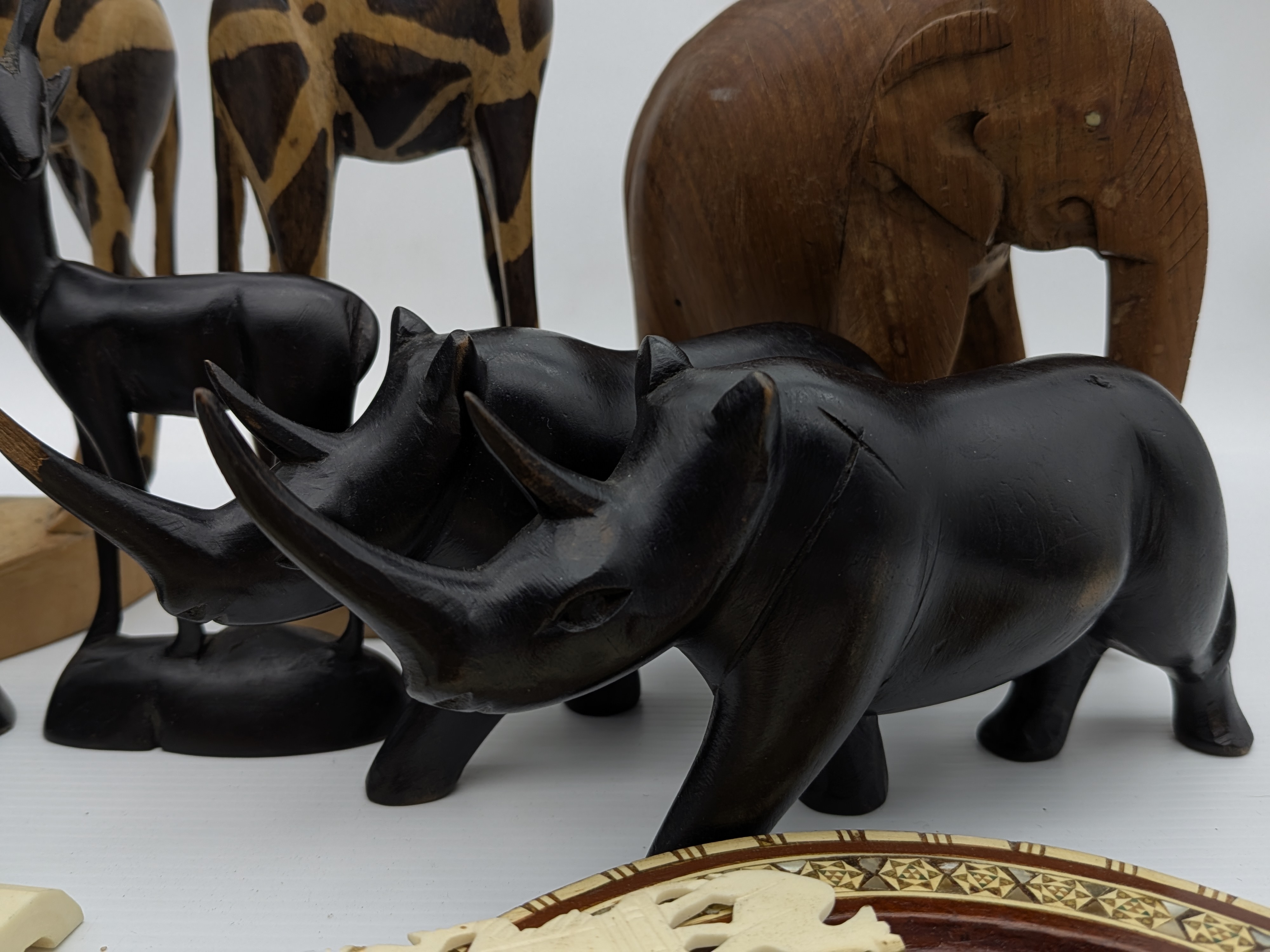 Lot of African Themed Carved Wood and Decorative Sundries — Lot 015, photograph 3