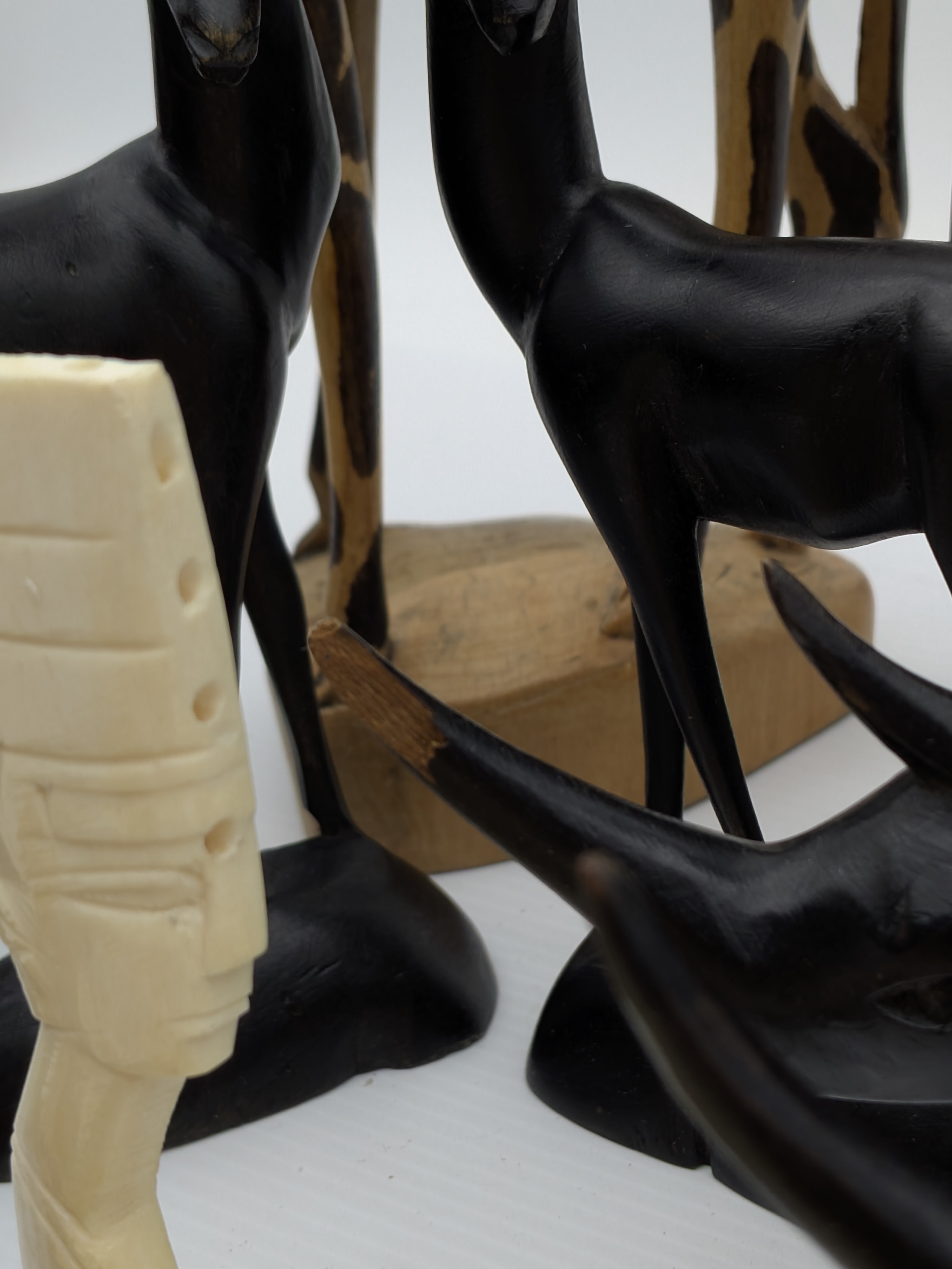 Lot of African Themed Carved Wood and Decorative Sundries — Lot 015, photograph 4