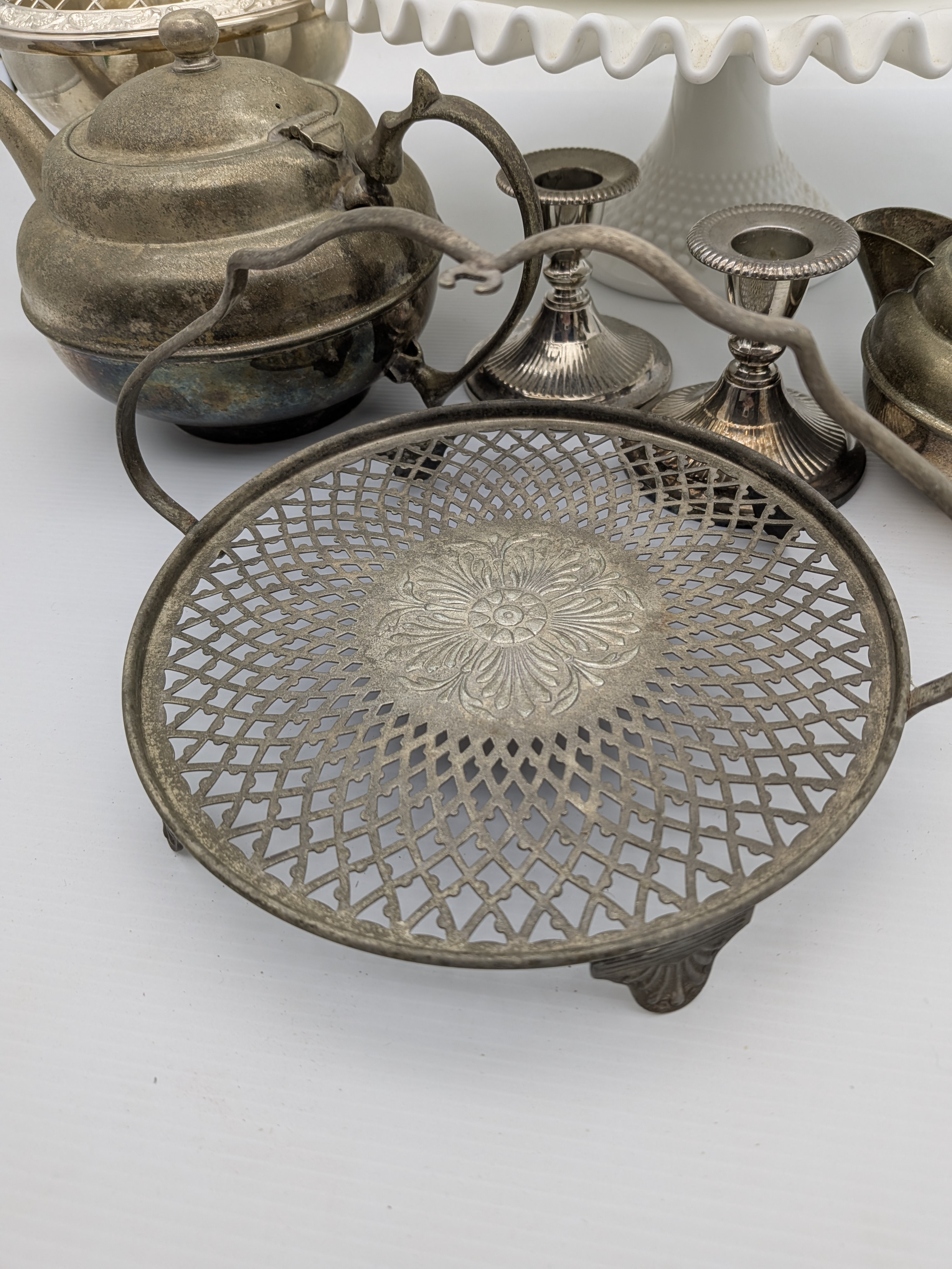 Lot of Assorted Vintage Silver Plate and Ceramic Homewares Sundries — Lot 017
