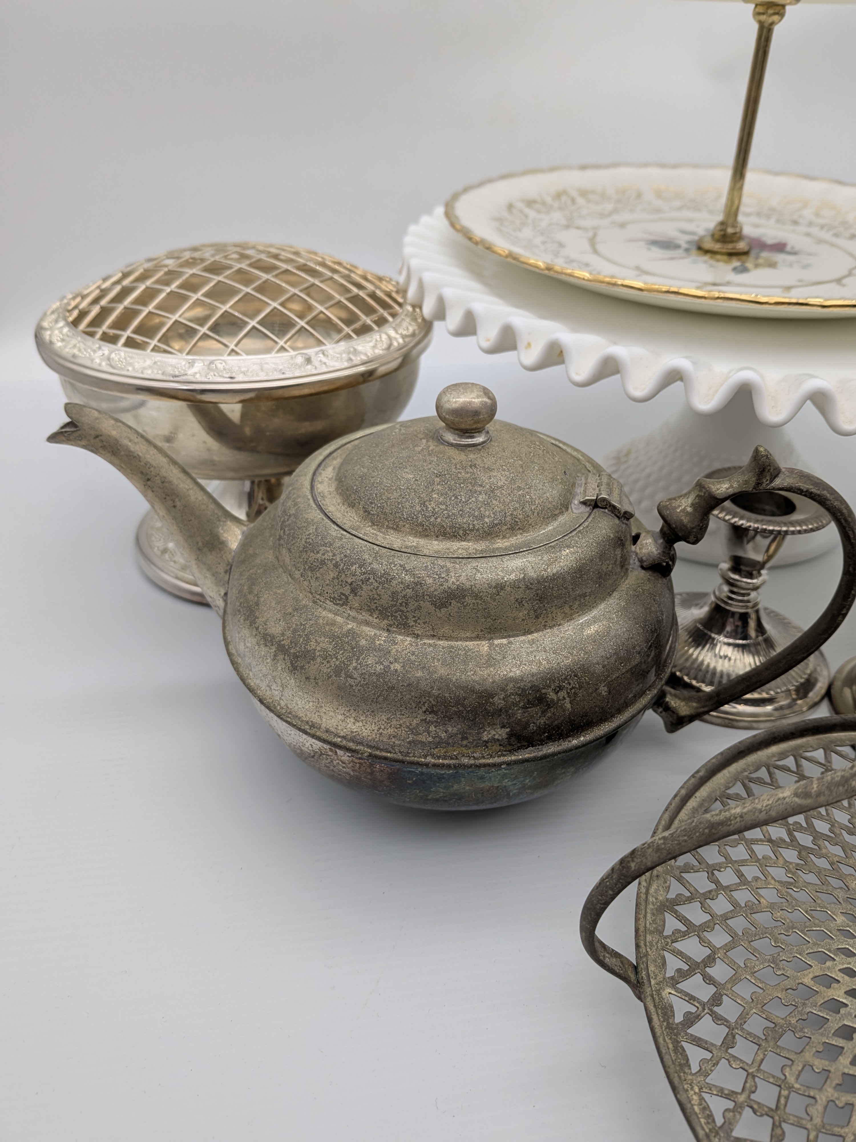 Lot of Assorted Vintage Silver Plate and Ceramic Homewares Sundries — Lot 017, photograph 3