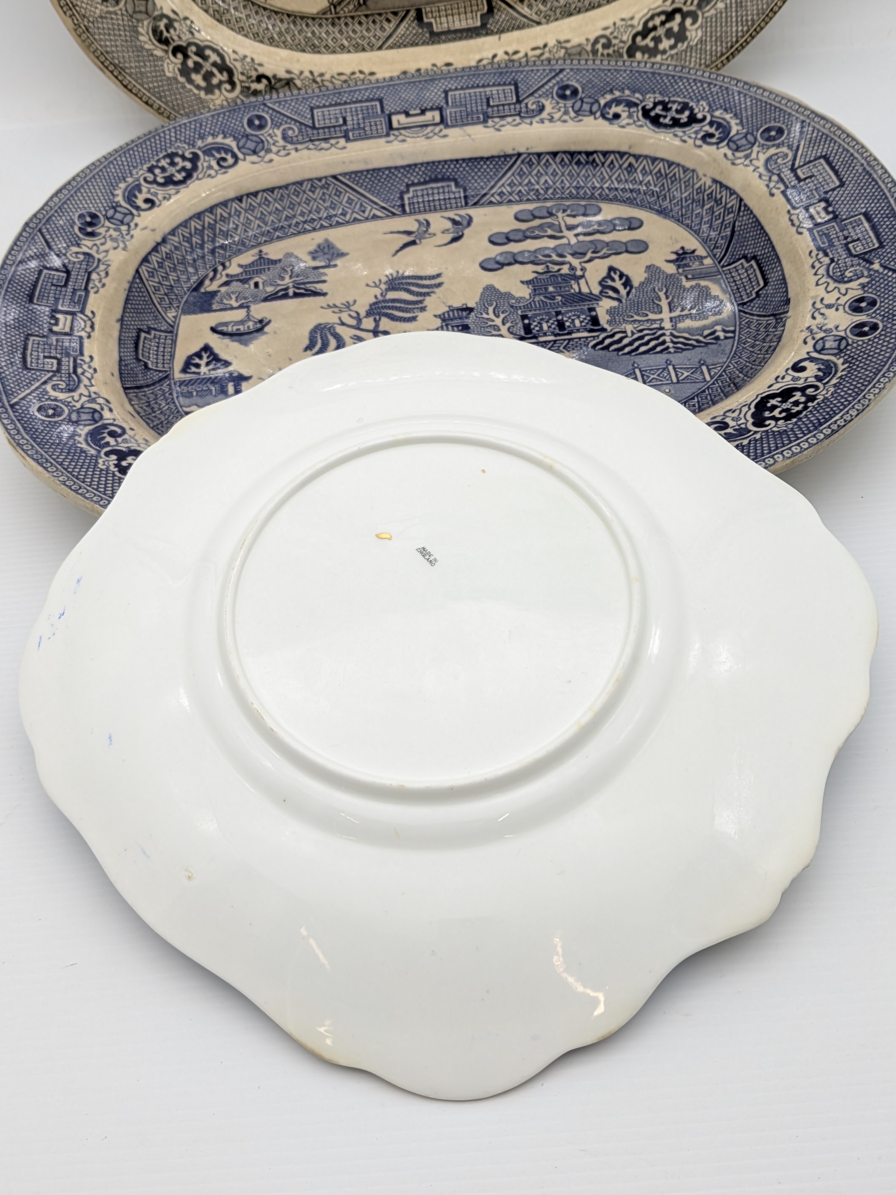 Lot of Three English Willow Pattern Ceramic Platters and Plate — Lot 052, photograph 2