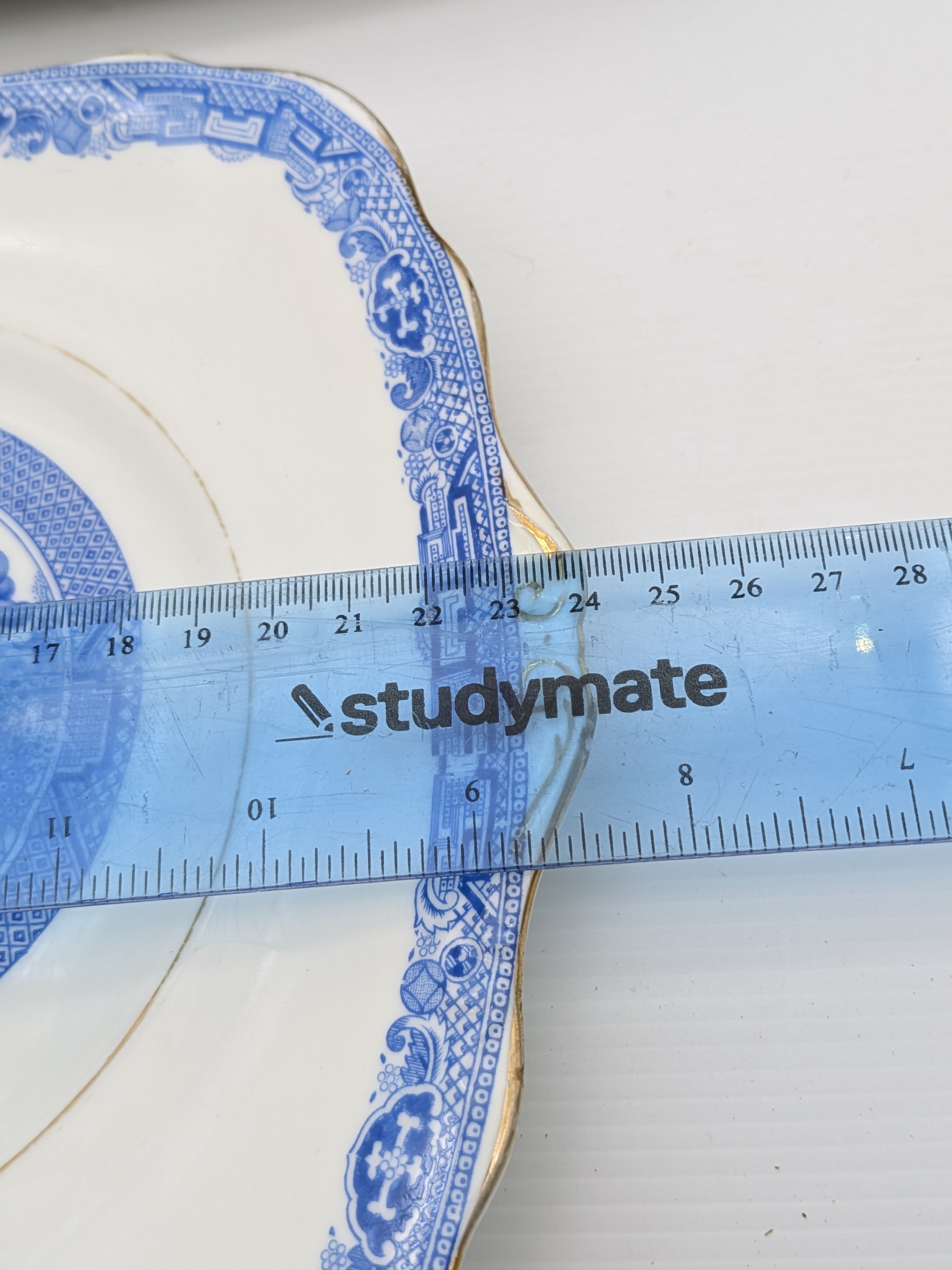 Lot of Three English Willow Pattern Ceramic Platters and Plate — Lot 052, photograph 4