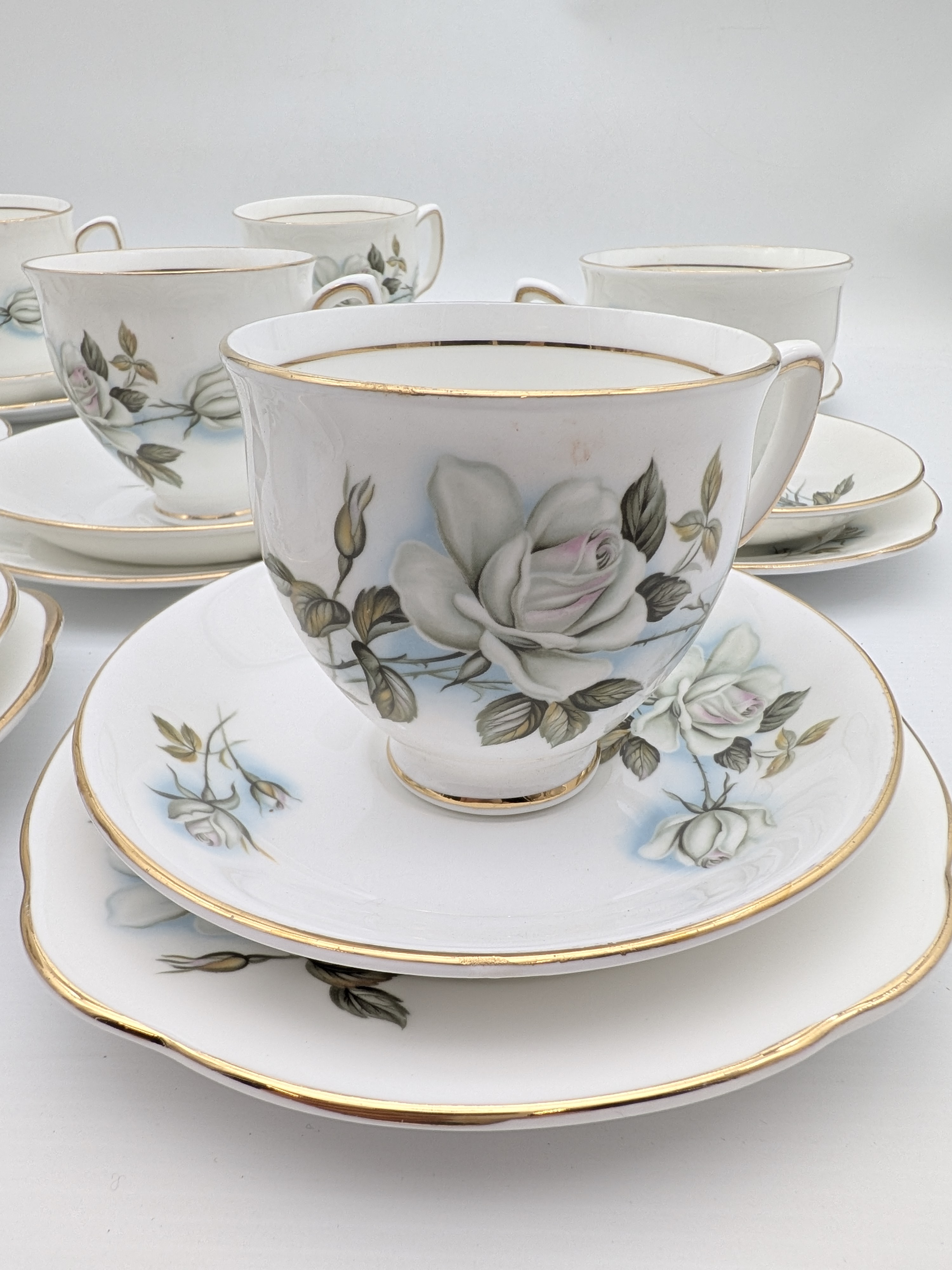 Duchess Bone China 'Blue Rose' Tea Set, 7 Trios — Lot 054, photograph 3