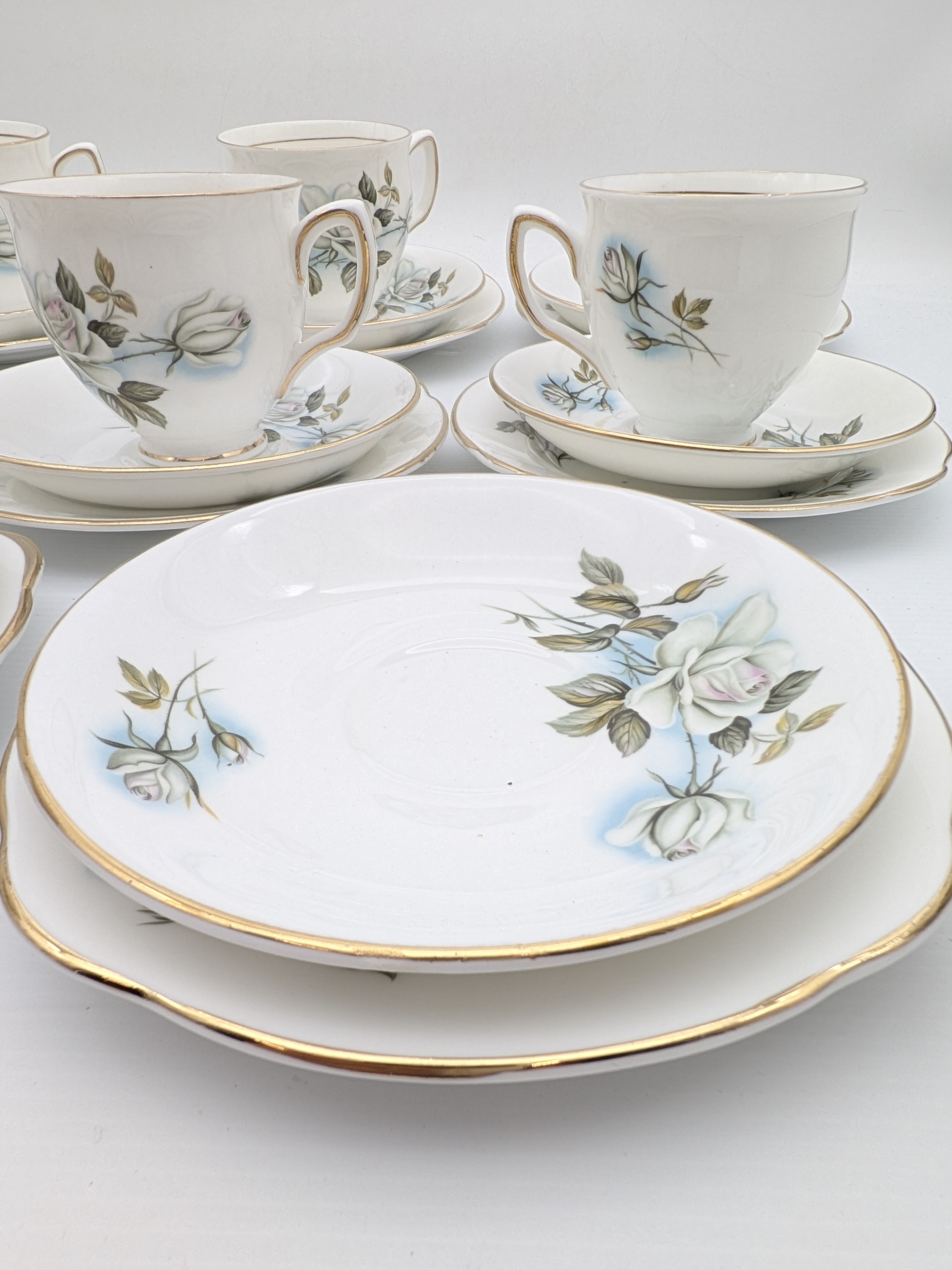 Duchess Bone China 'Blue Rose' Tea Set, 7 Trios — Lot 054, photograph 4