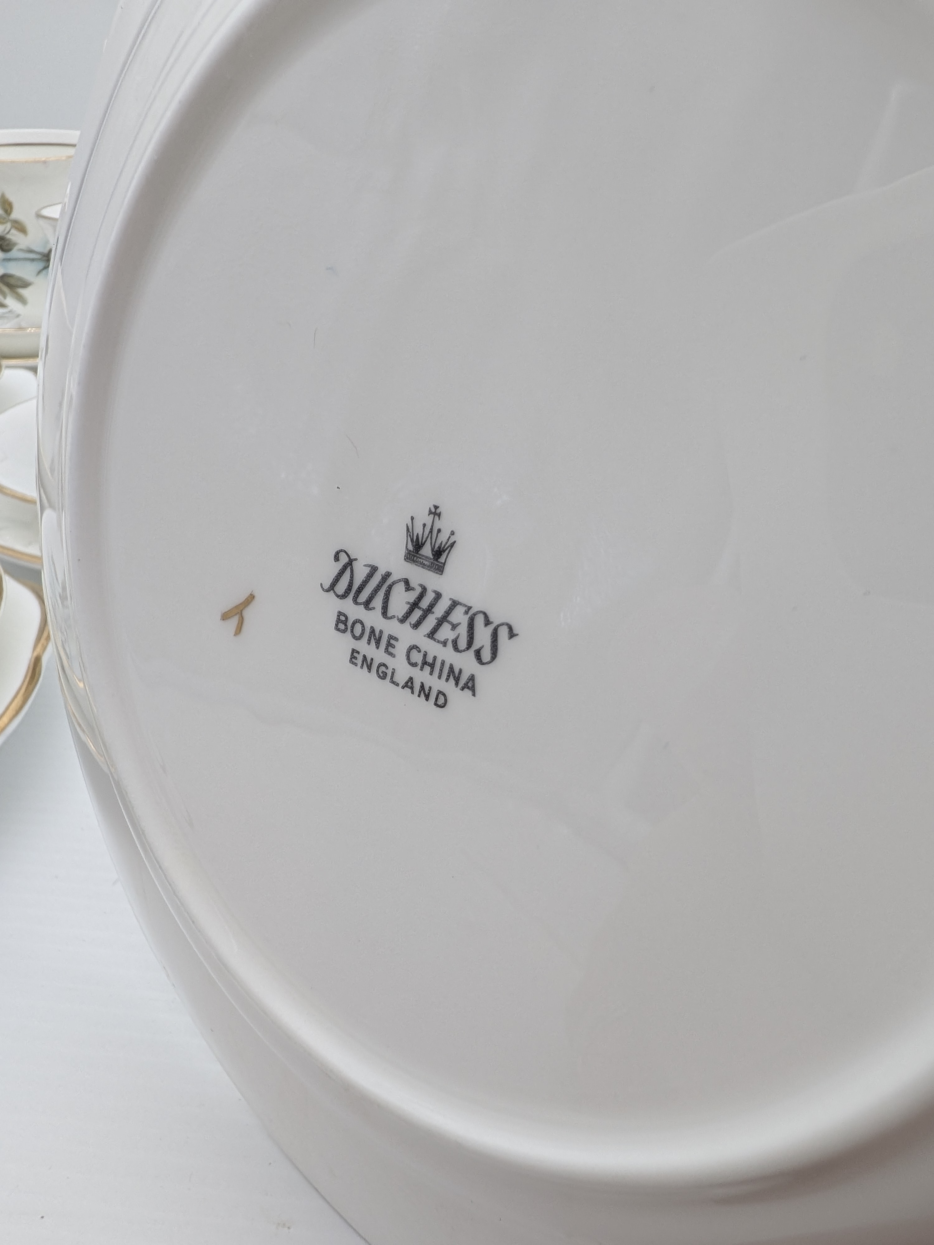 Duchess Bone China 'Blue Rose' Tea Set, 7 Trios — Lot 054, photograph 6