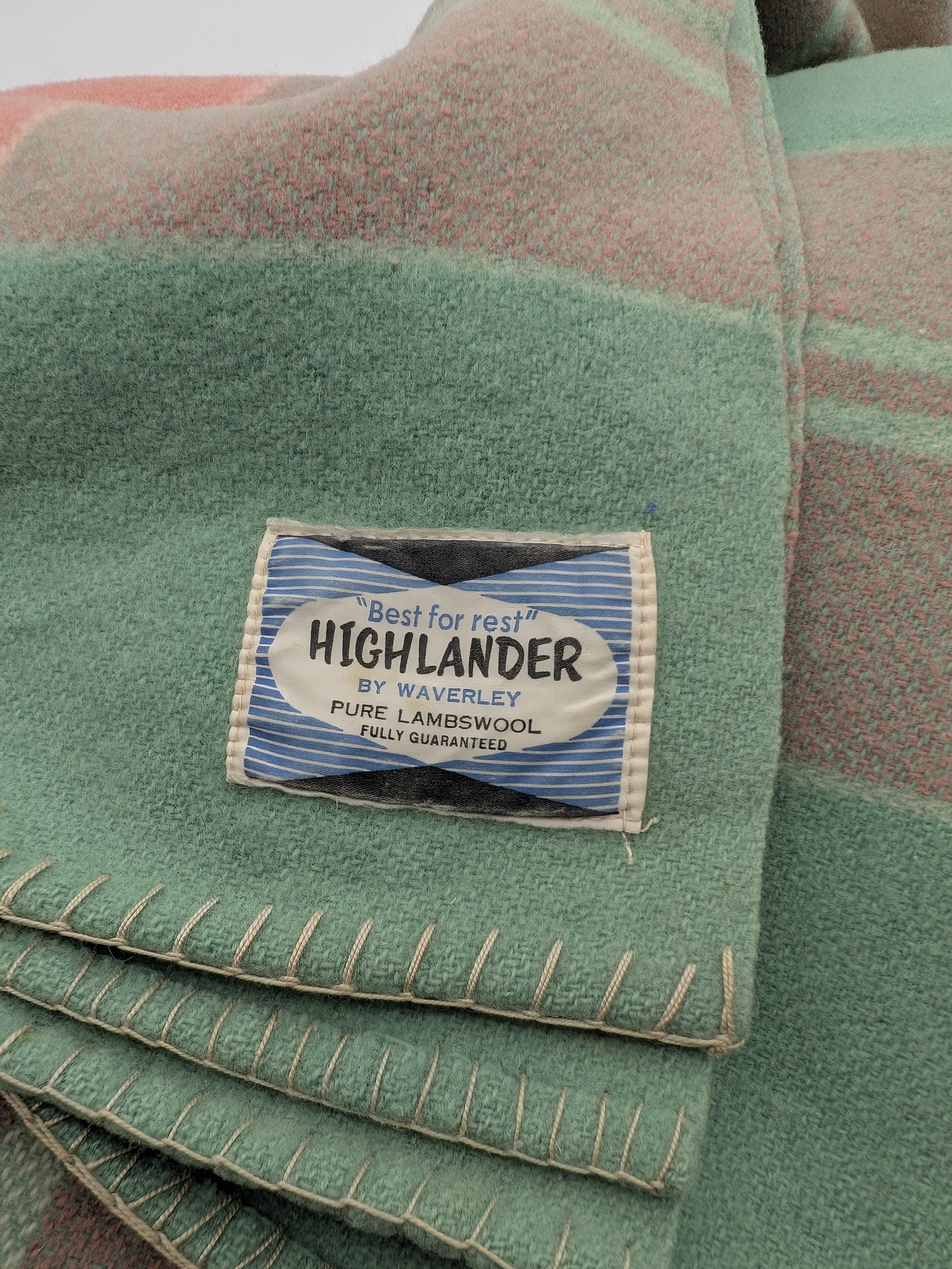 Pair of Vintage Australian Lambswool Blankets, Laconia and Waverley — Lot 020, photograph 4