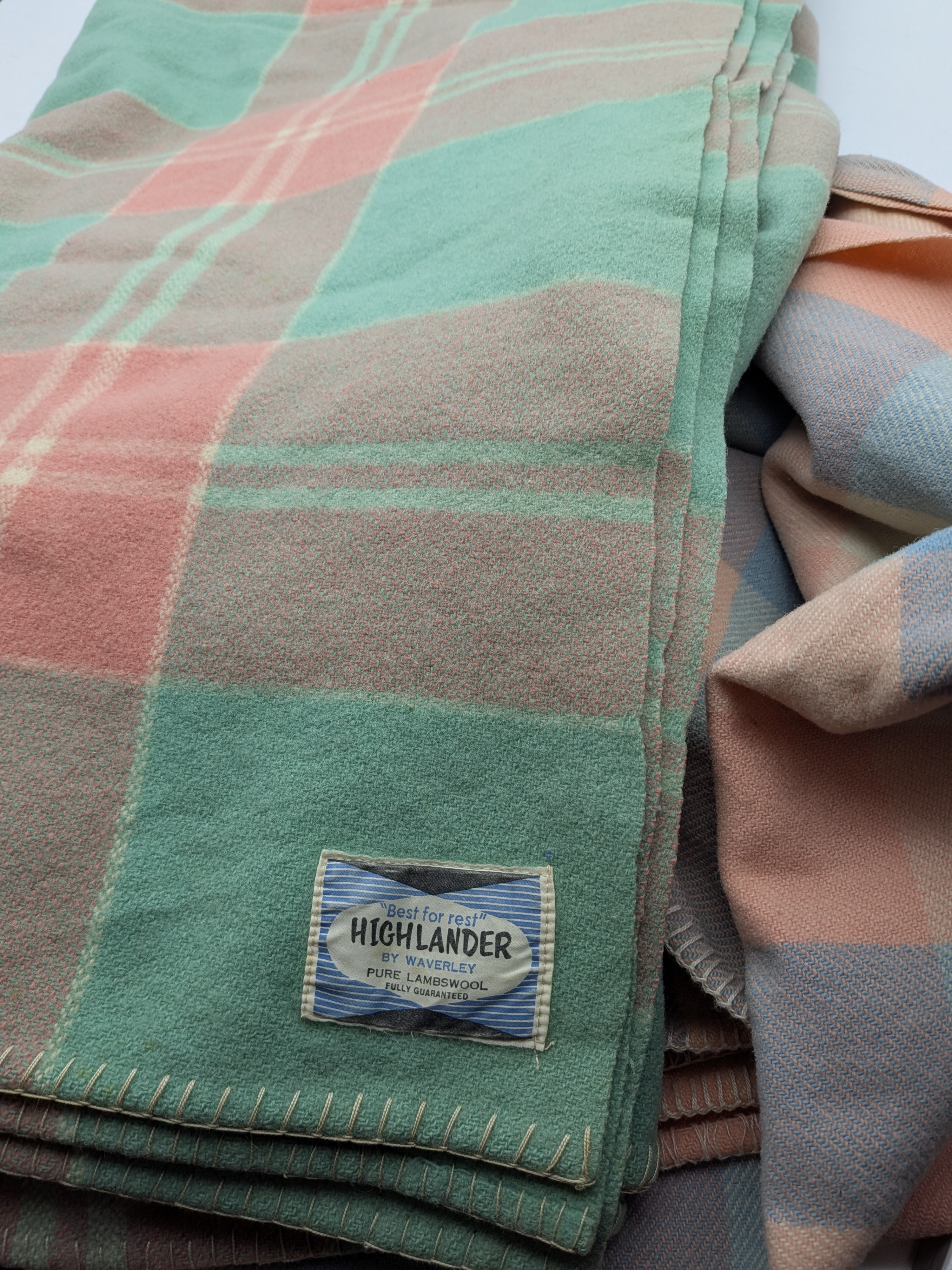 Pair of Vintage Australian Lambswool Blankets, Laconia and Waverley — Lot 020, photograph 5