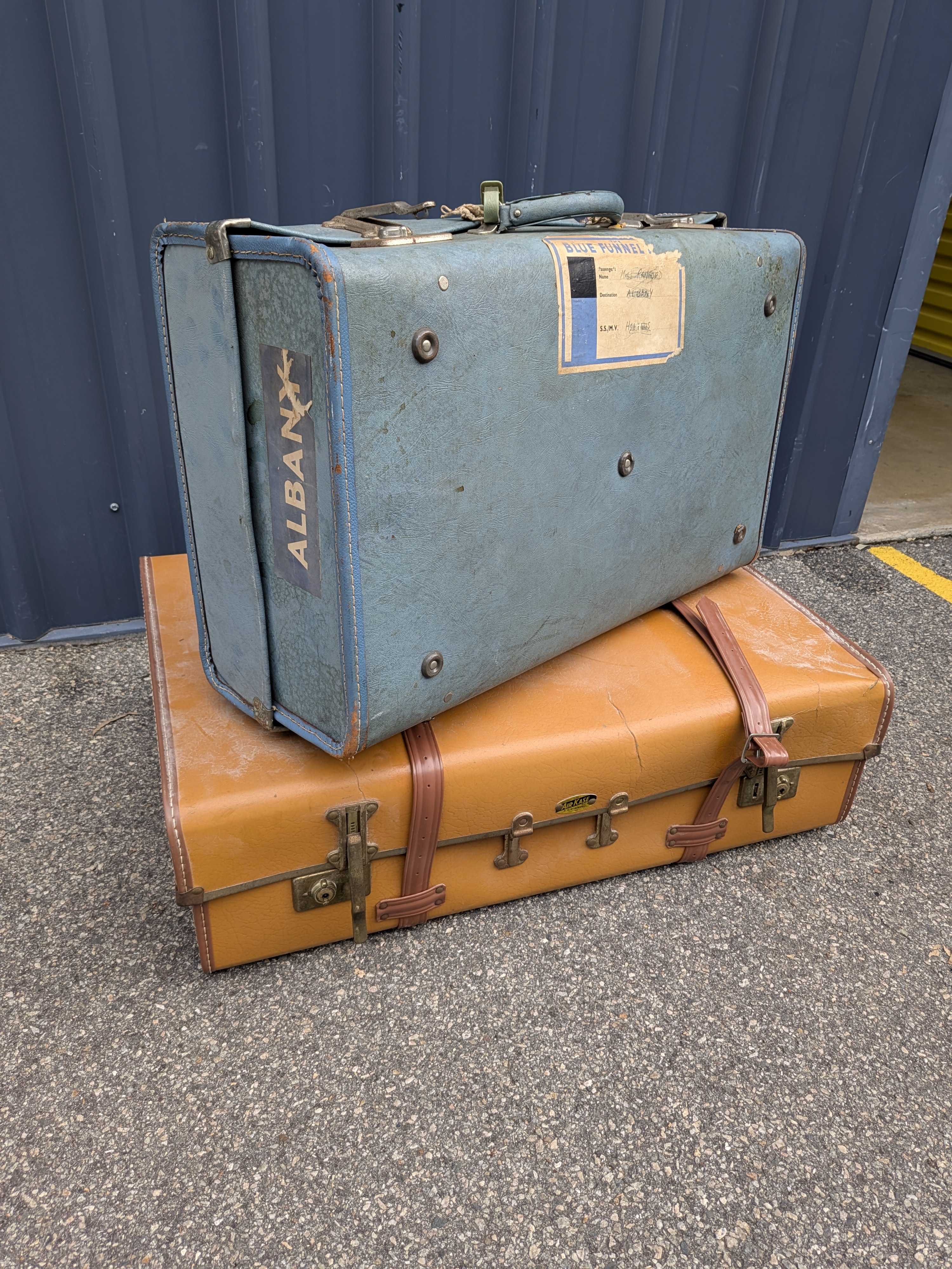 Pair of Vintage Promwell and Air Kase Travel Suitcases — Lot 021