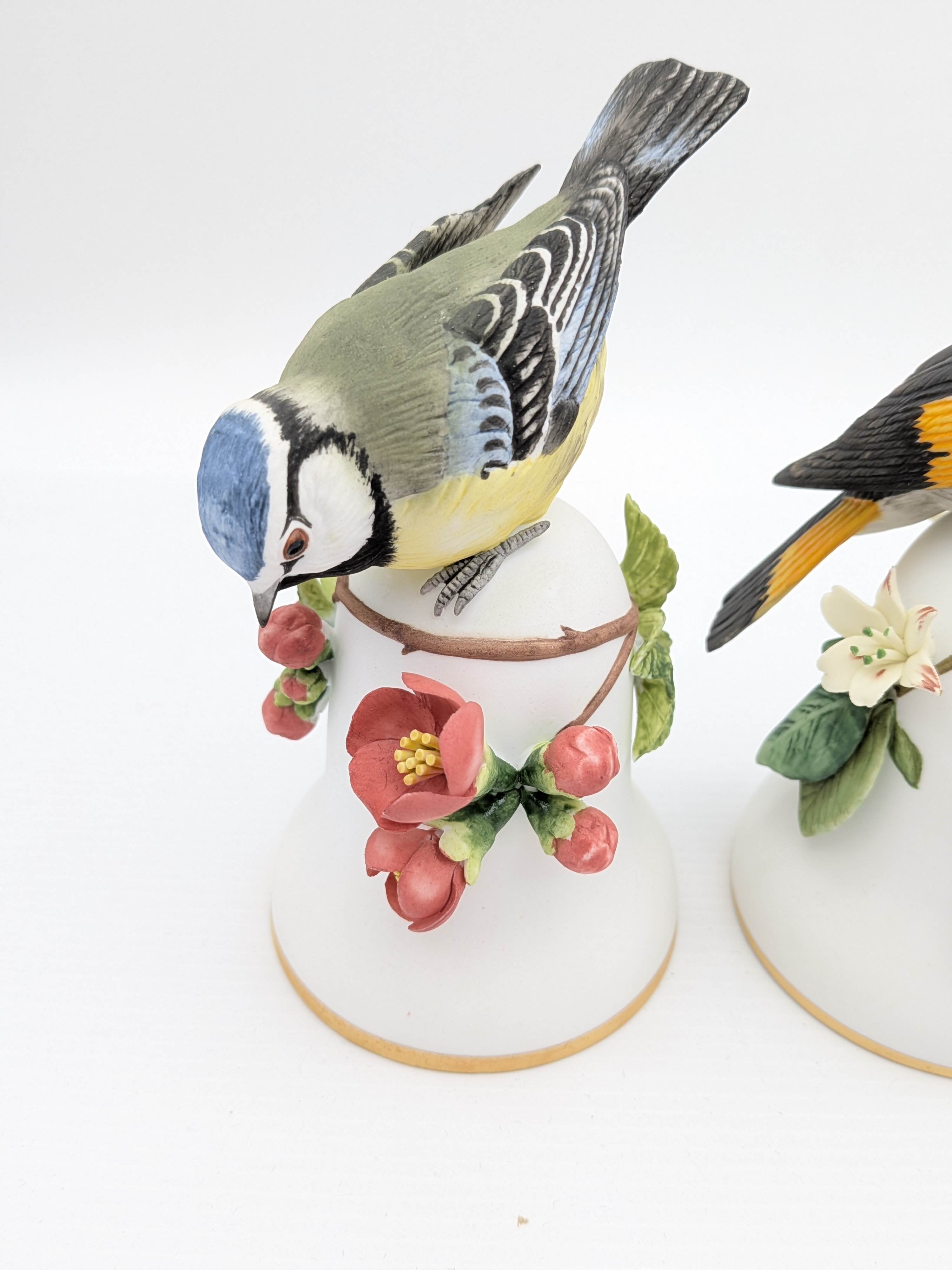 Set of Five Franklin Porcelain 'Songbirds of the World' Bells by Peter Barrett, 1980's — Lot 057, photograph 2